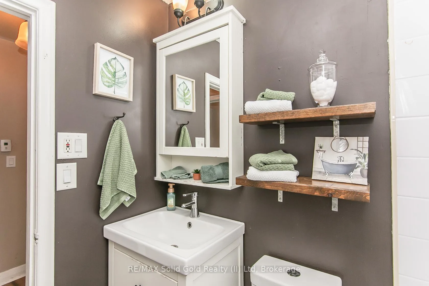 Photo 21 of 552 Courtland Avenue E, Kitchener — HOMEH