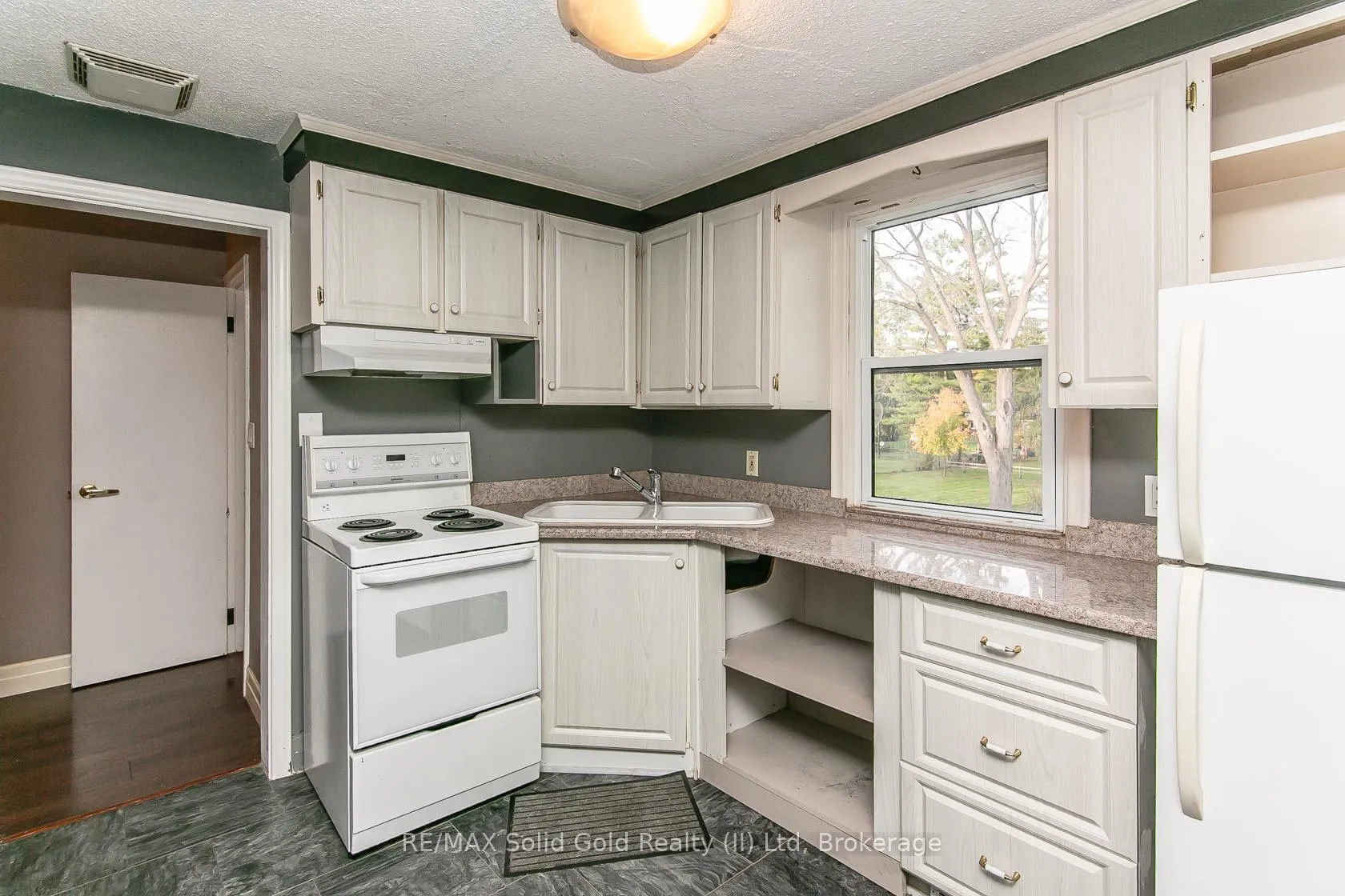 Photo 28 of 552 Courtland Avenue E, Kitchener — HOMEH
