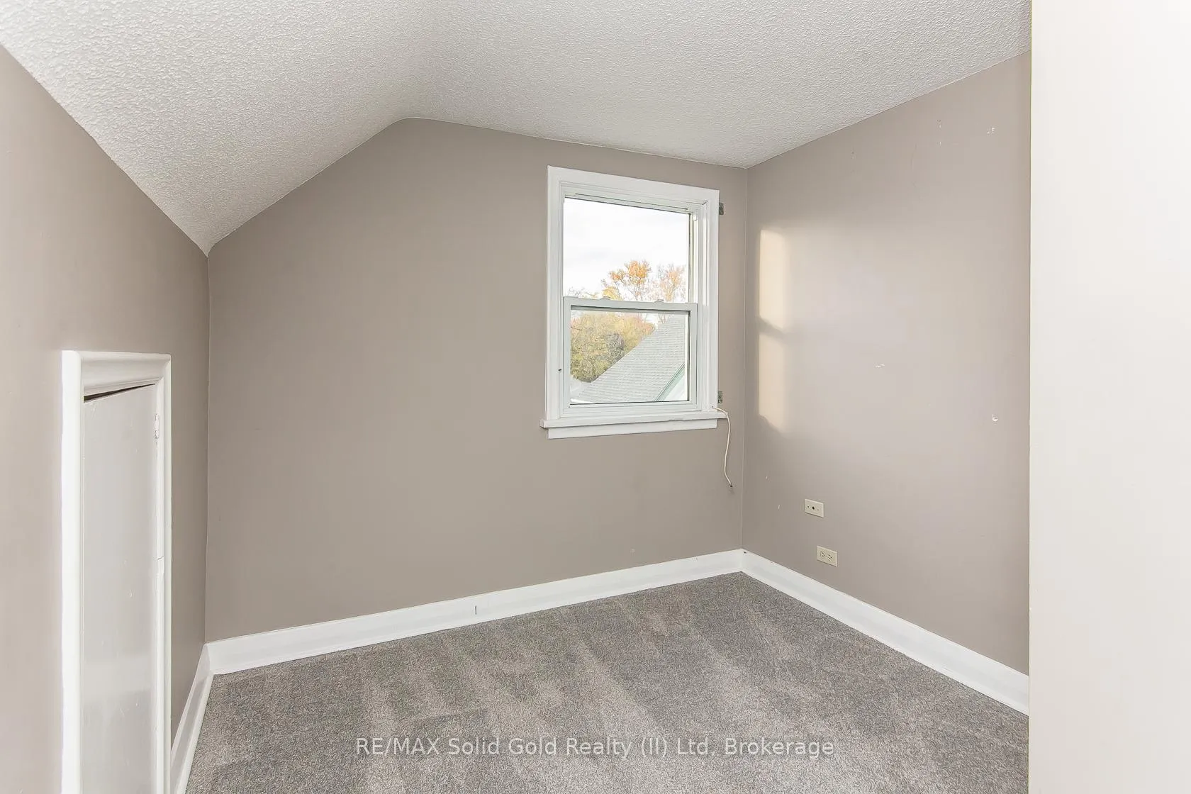 Photo 31 of 552 Courtland Avenue E, Kitchener — HOMEH