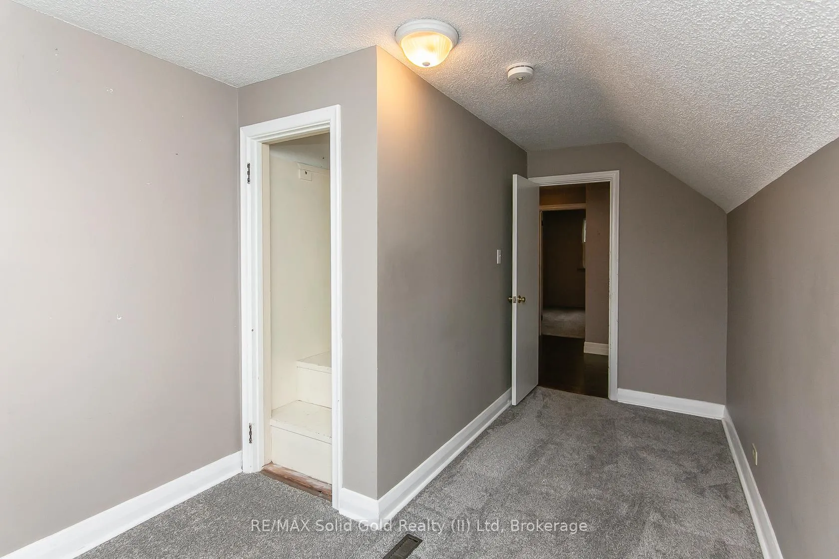 Photo 32 of 552 Courtland Avenue E, Kitchener — HOMEH
