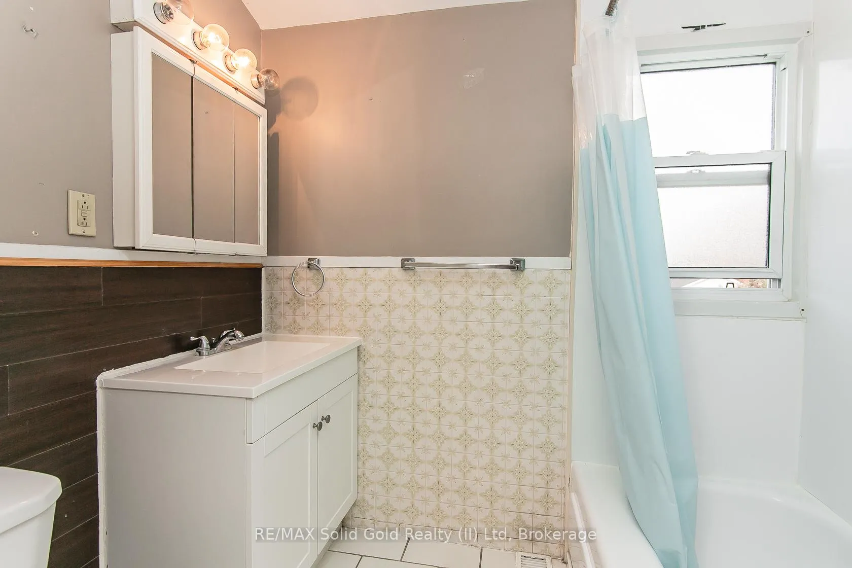 Photo 33 of 552 Courtland Avenue E, Kitchener — HOMEH