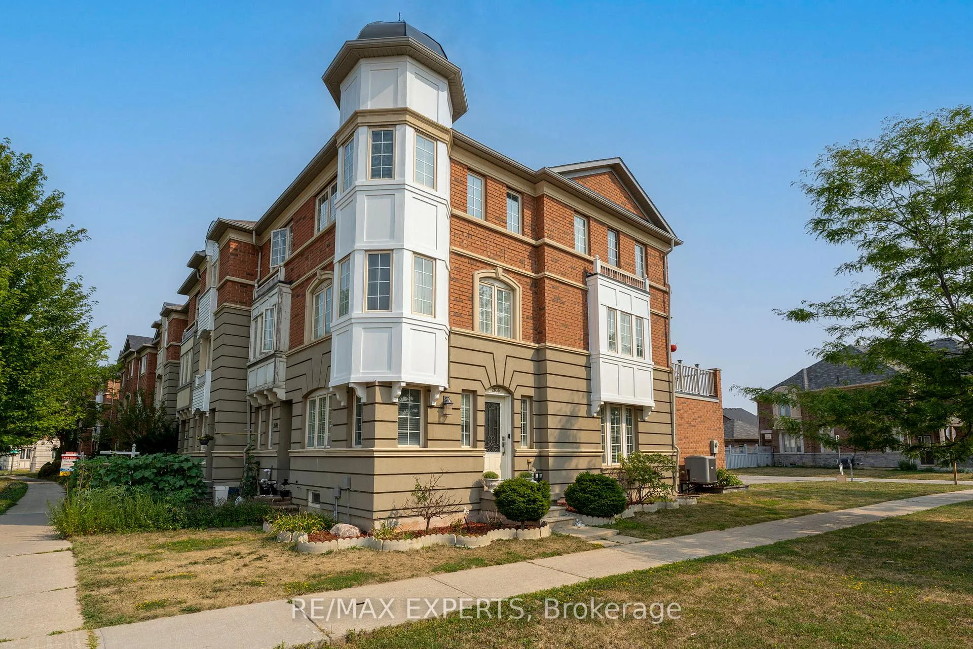 Photo 2 of 2638 Bur Oak Avenue, Markham, Cornell — HOMEH