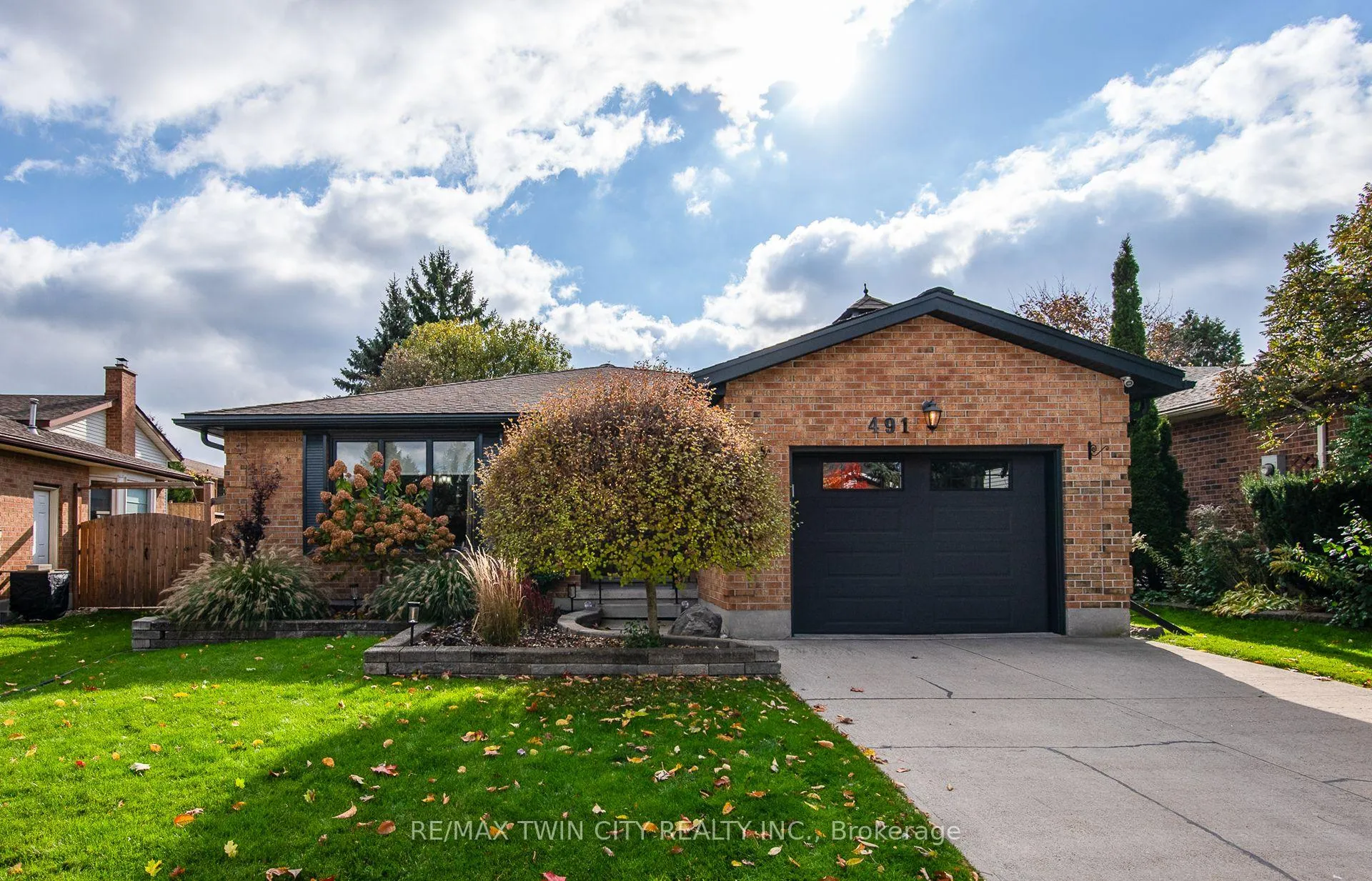 Photo 1 of 491 Appledale Crescent, Waterloo — HOMEH