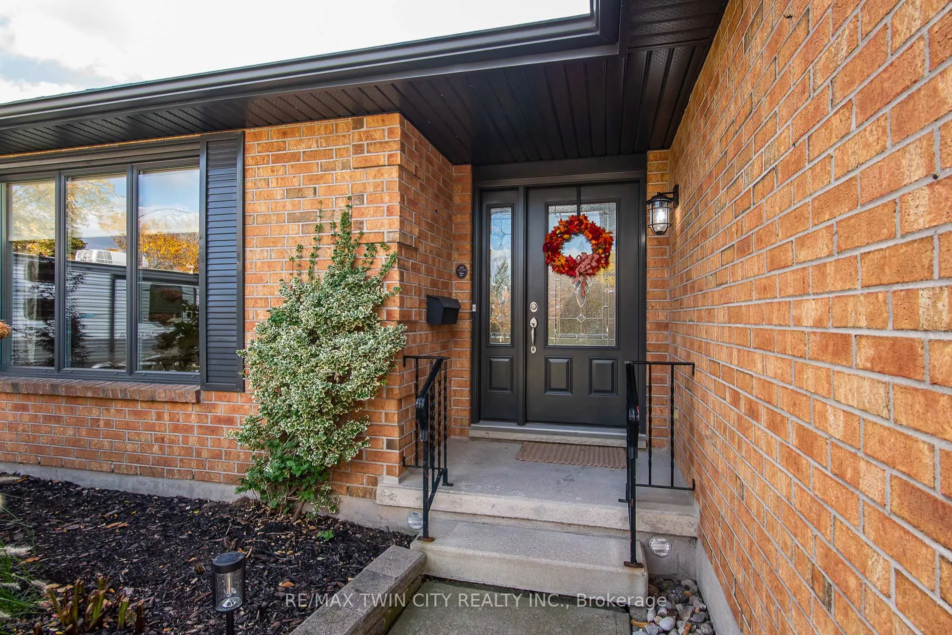 Photo 3 of 491 Appledale Crescent, Waterloo — HOMEH