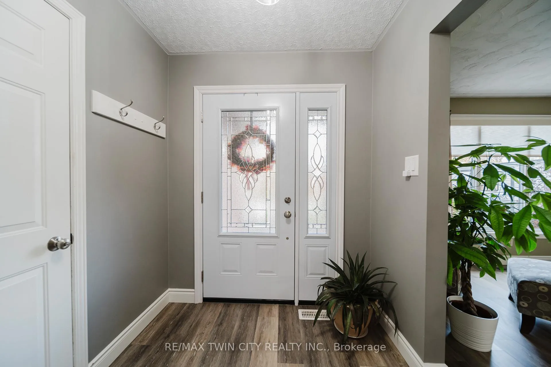 Photo 4 of 491 Appledale Crescent, Waterloo — HOMEH