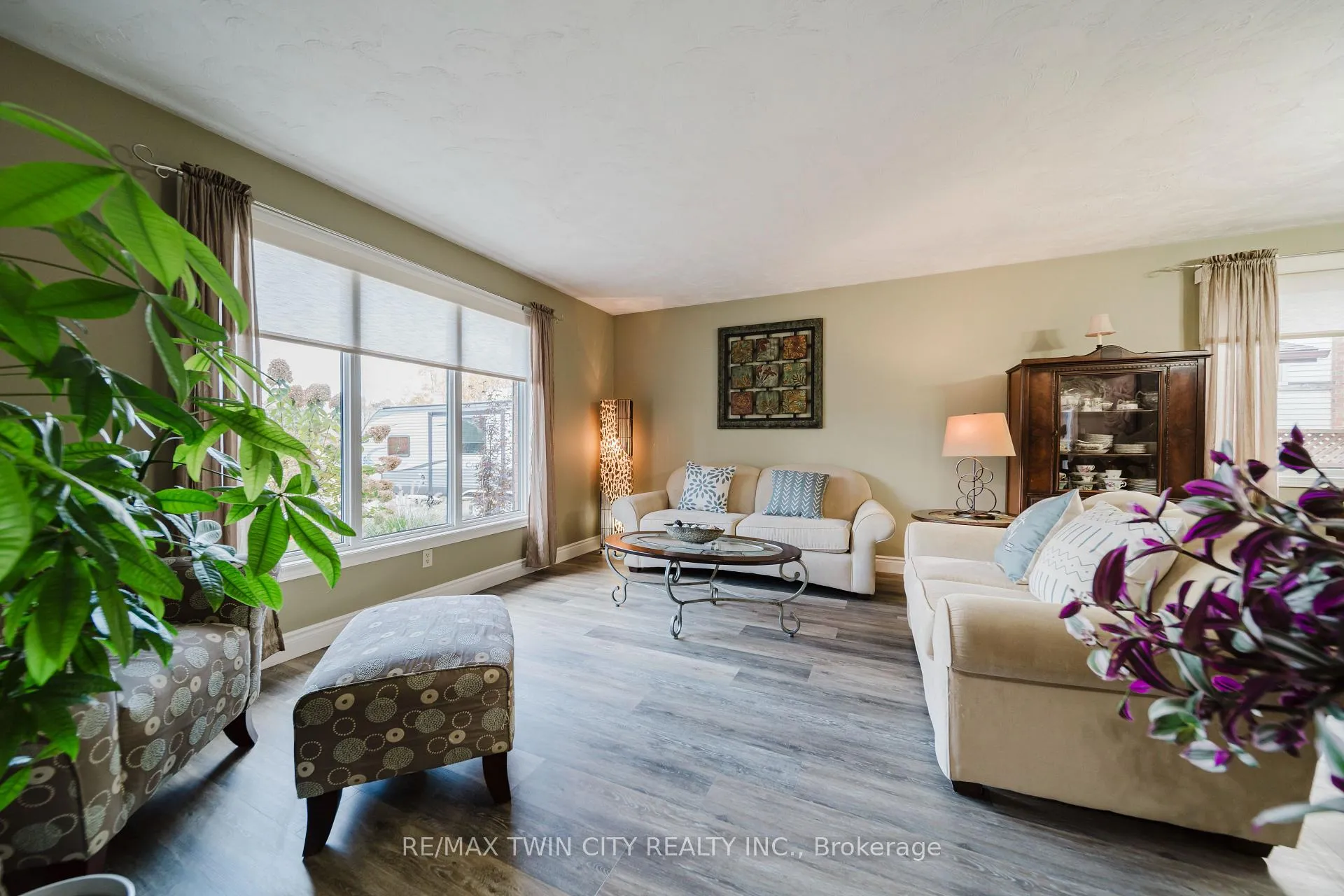 Photo 5 of 491 Appledale Crescent, Waterloo — HOMEH