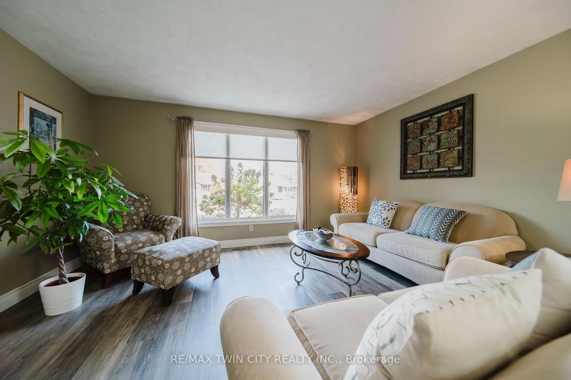 Photo 6 of 491 Appledale Crescent, Waterloo — HOMEH