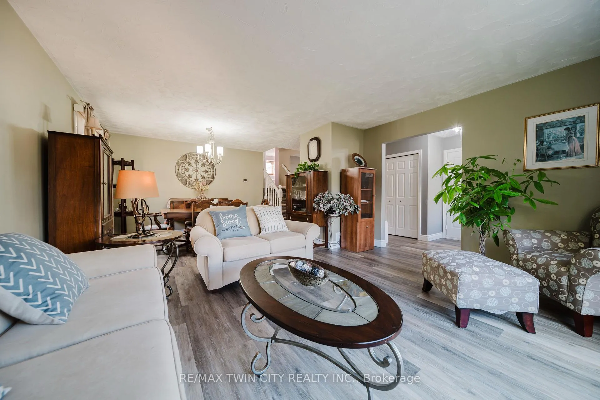 Photo 7 of 491 Appledale Crescent, Waterloo — HOMEH