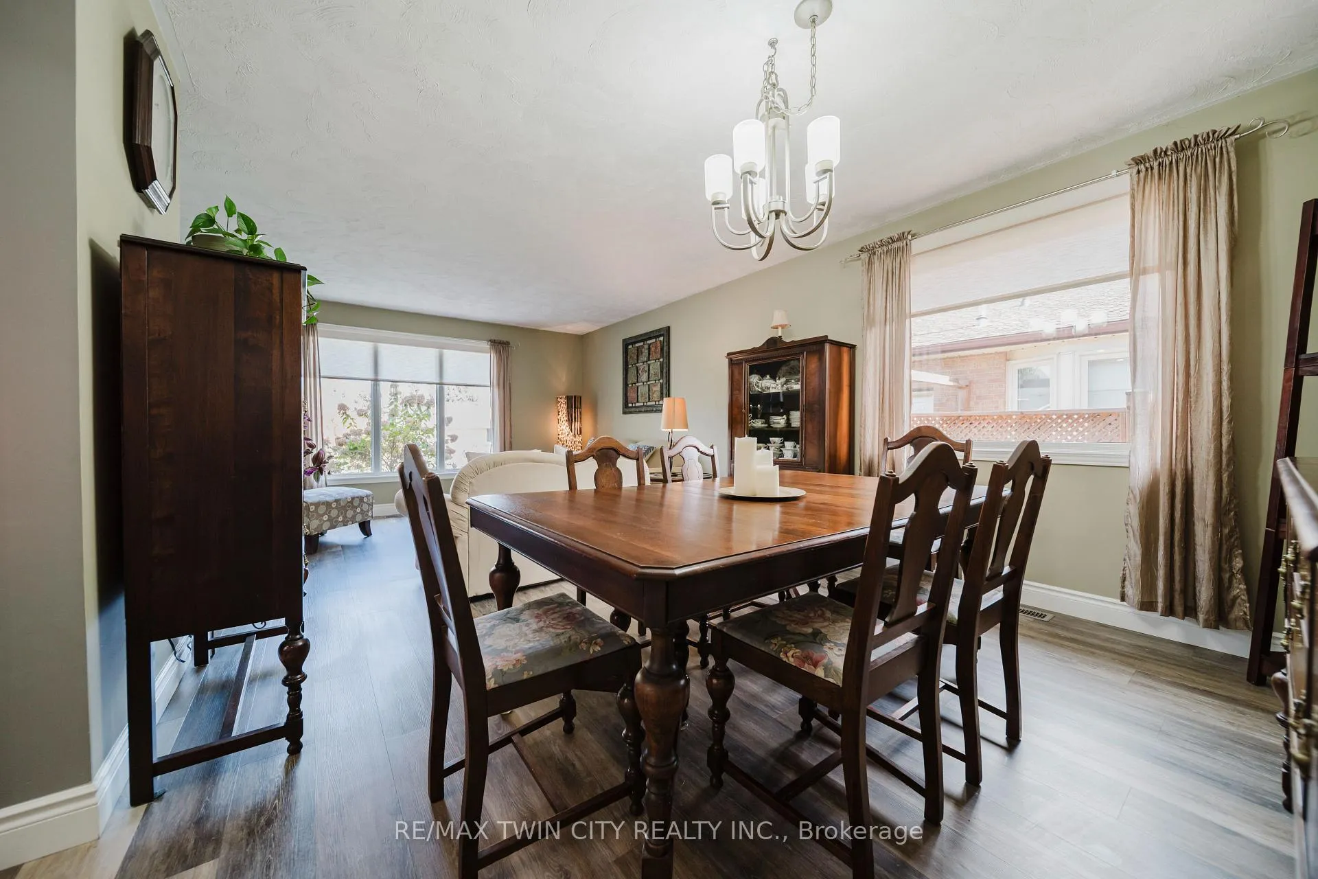 Photo 9 of 491 Appledale Crescent, Waterloo — HOMEH
