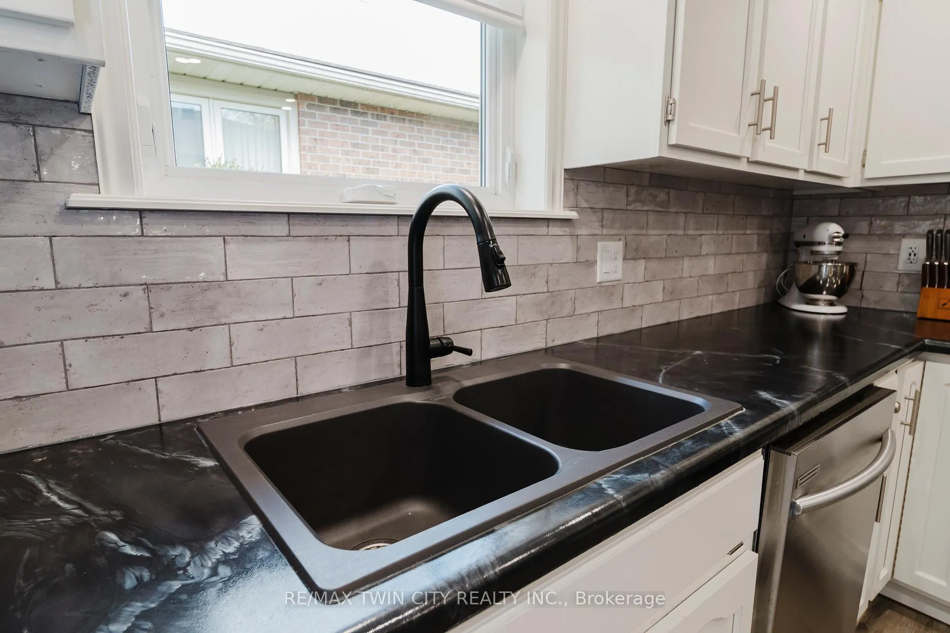 Photo 13 of 491 Appledale Crescent, Waterloo — HOMEH