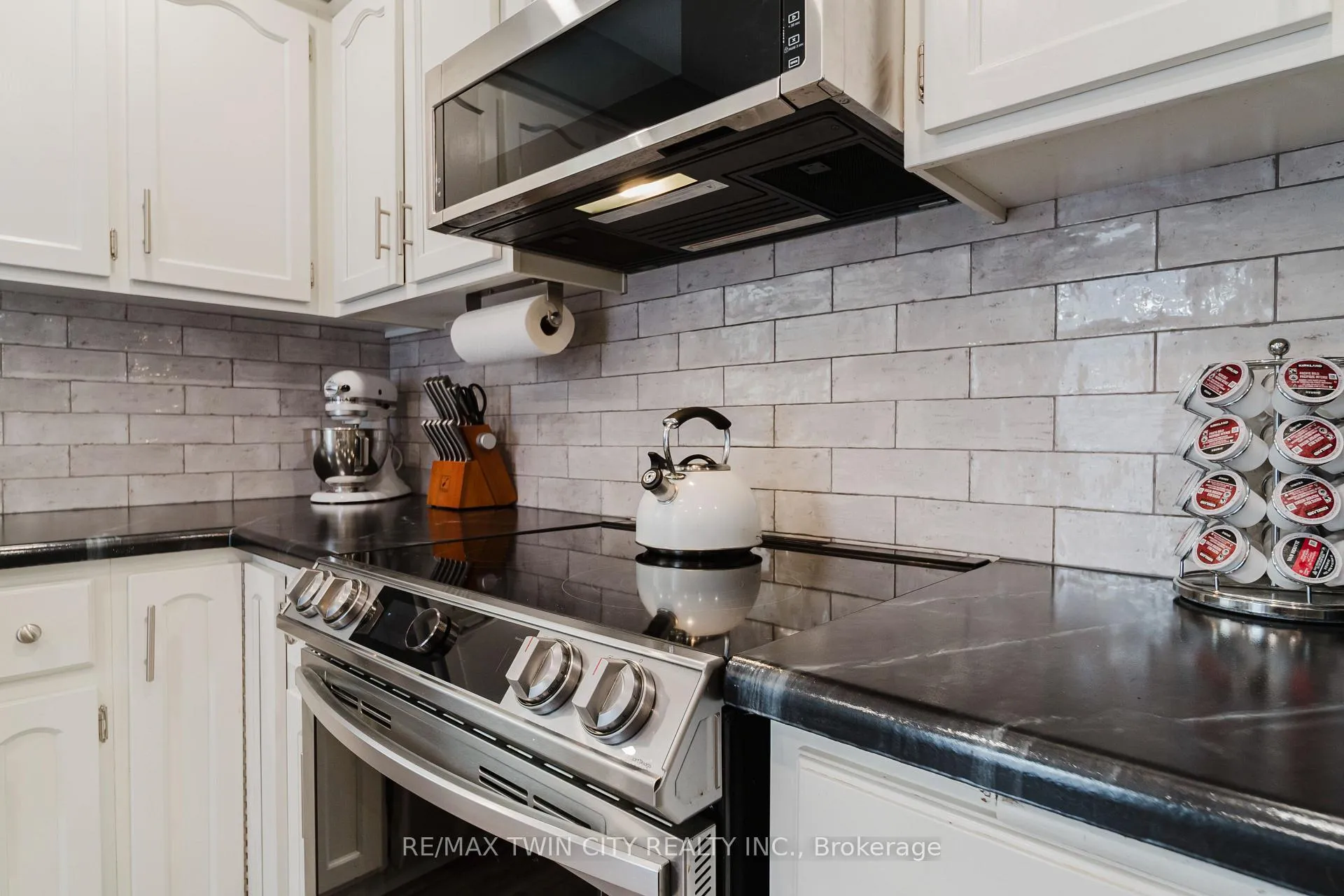 Photo 14 of 491 Appledale Crescent, Waterloo — HOMEH