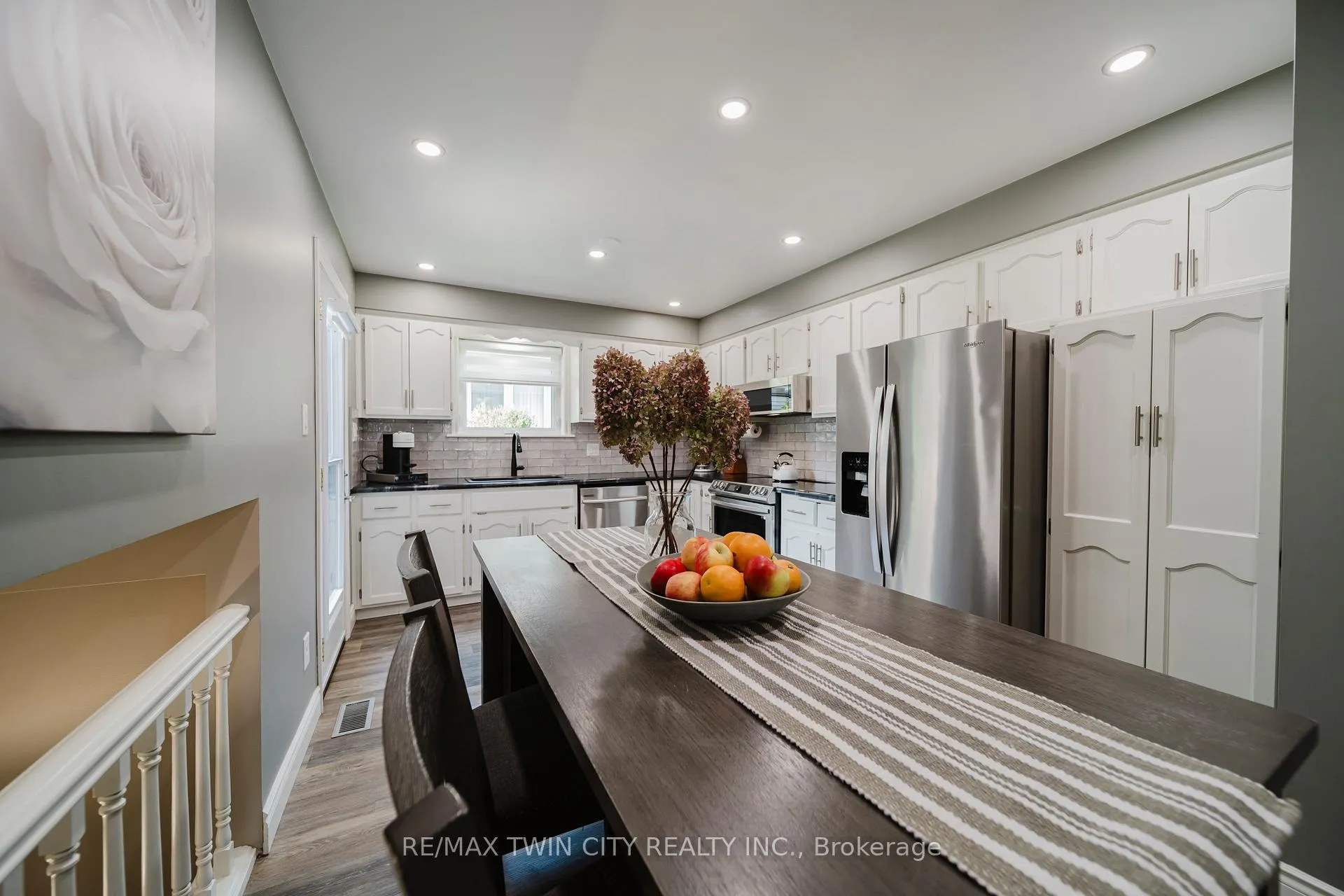 Photo 16 of 491 Appledale Crescent, Waterloo — HOMEH