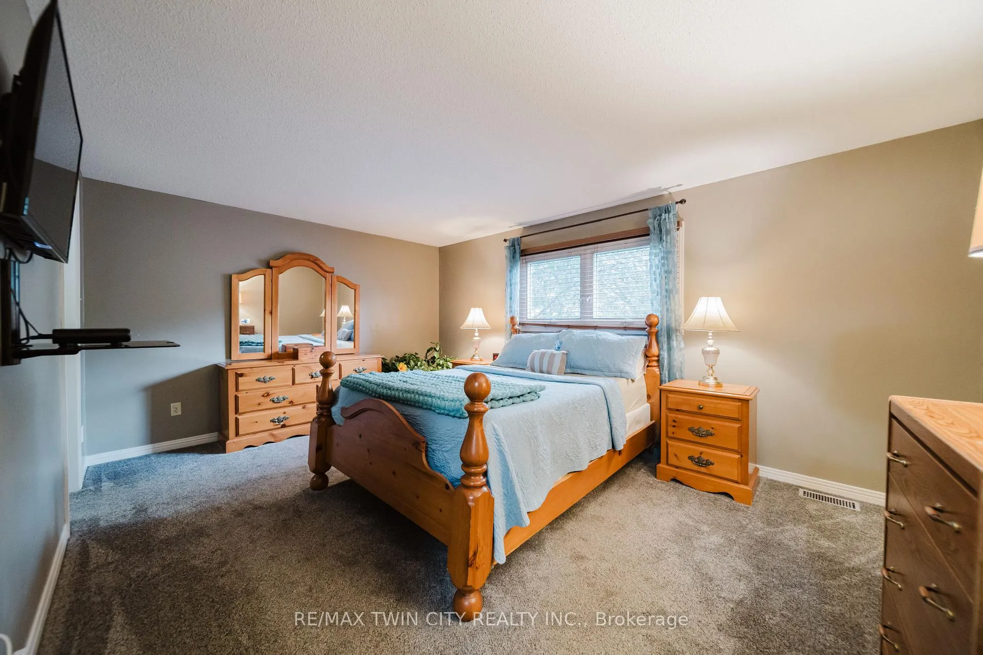 Photo 18 of 491 Appledale Crescent, Waterloo — HOMEH