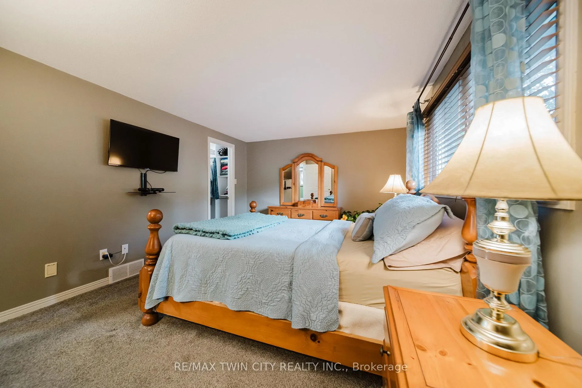Photo 19 of 491 Appledale Crescent, Waterloo — HOMEH