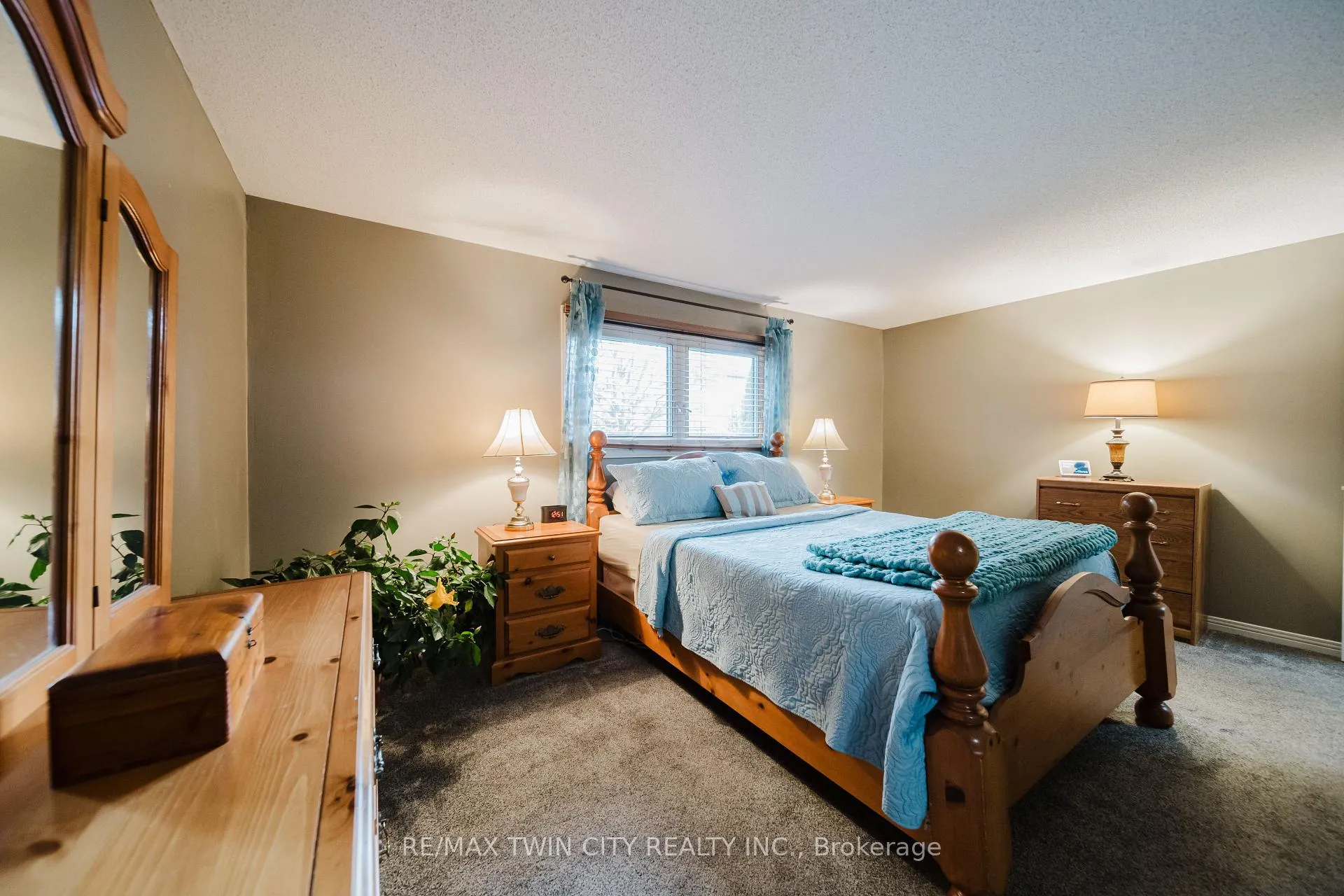 Photo 20 of 491 Appledale Crescent, Waterloo — HOMEH