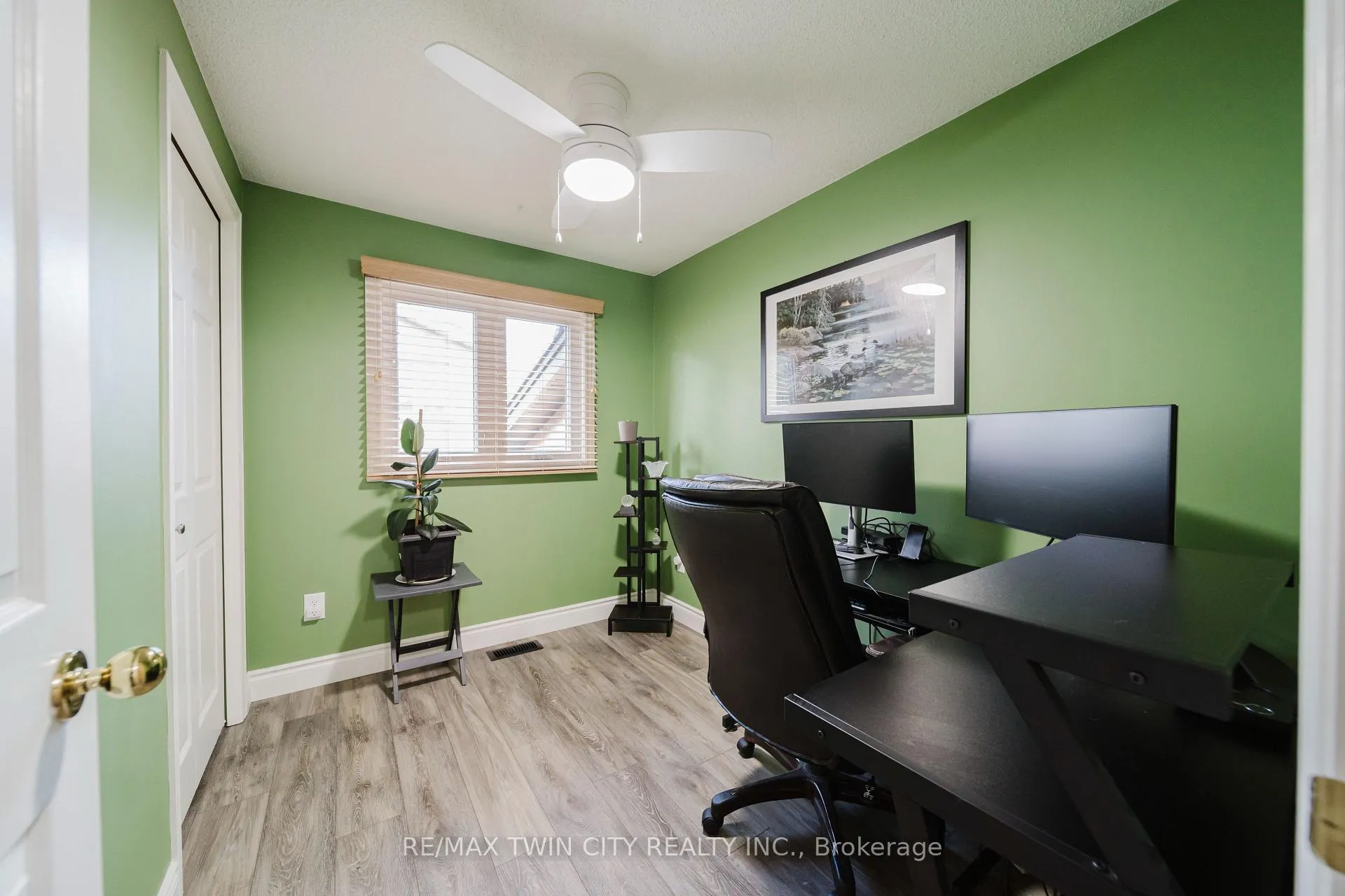 Photo 24 of 491 Appledale Crescent, Waterloo — HOMEH