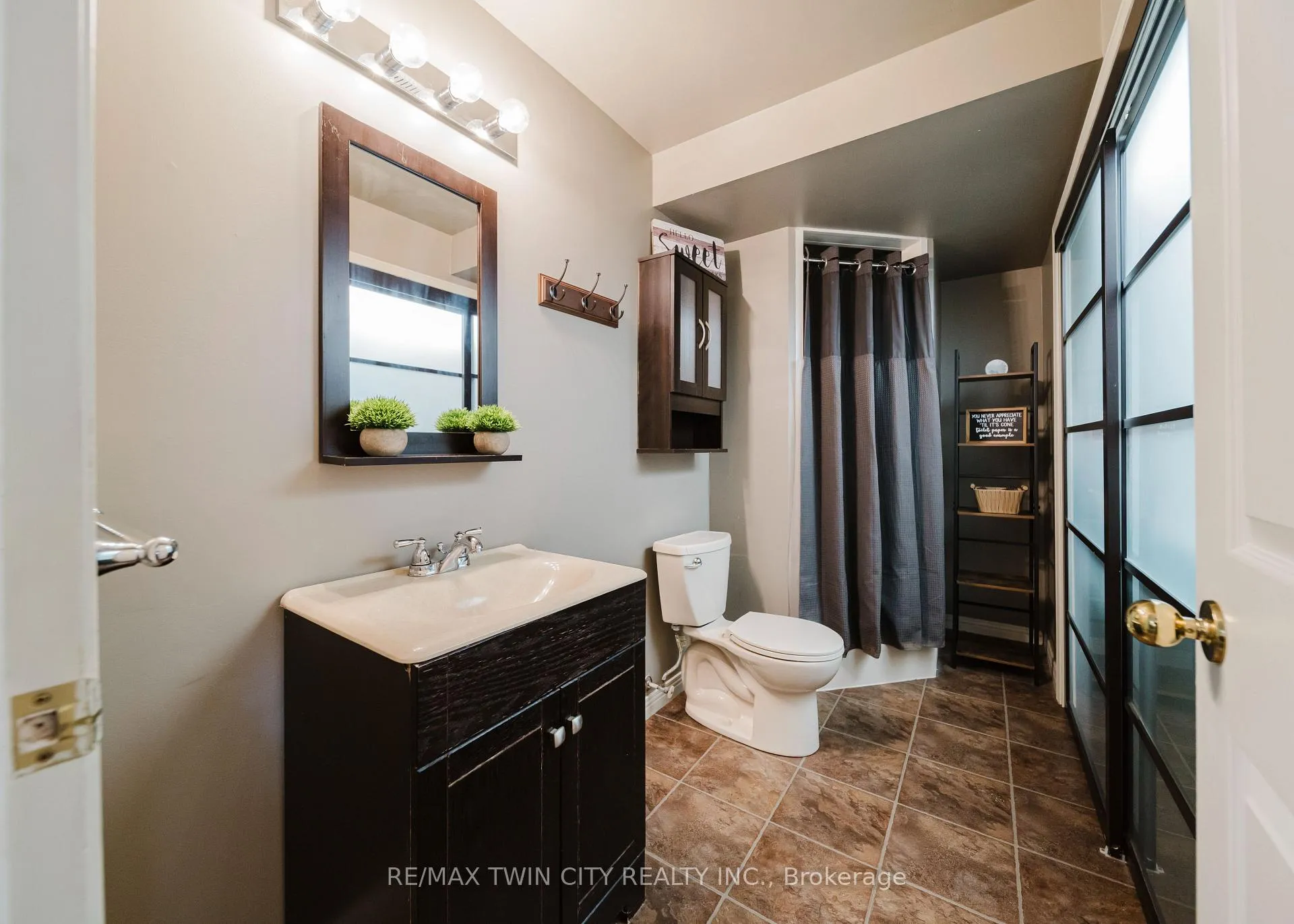 Photo 32 of 491 Appledale Crescent, Waterloo — HOMEH