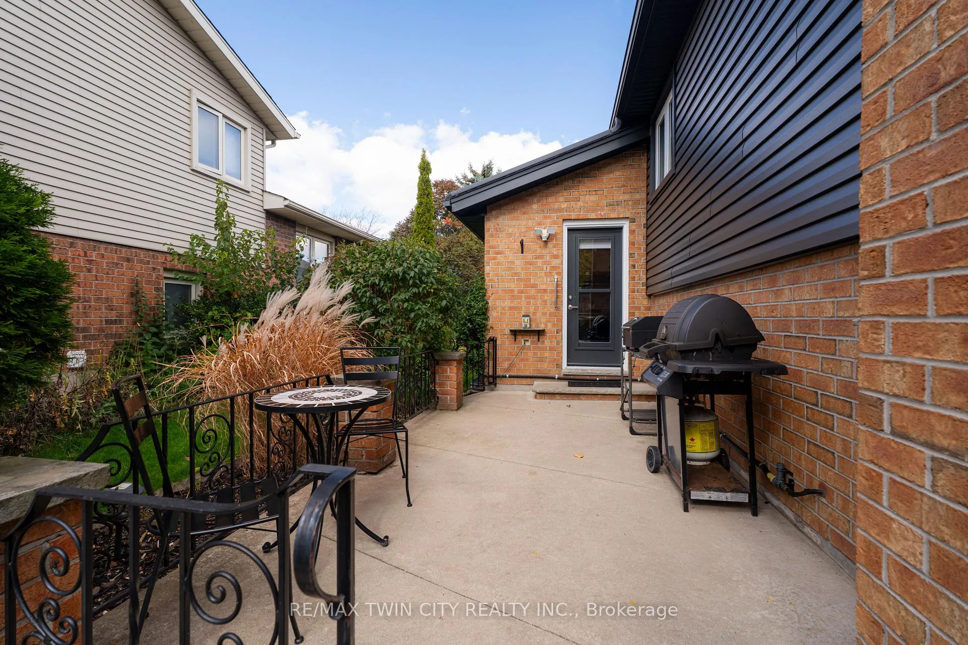 Photo 37 of 491 Appledale Crescent, Waterloo — HOMEH