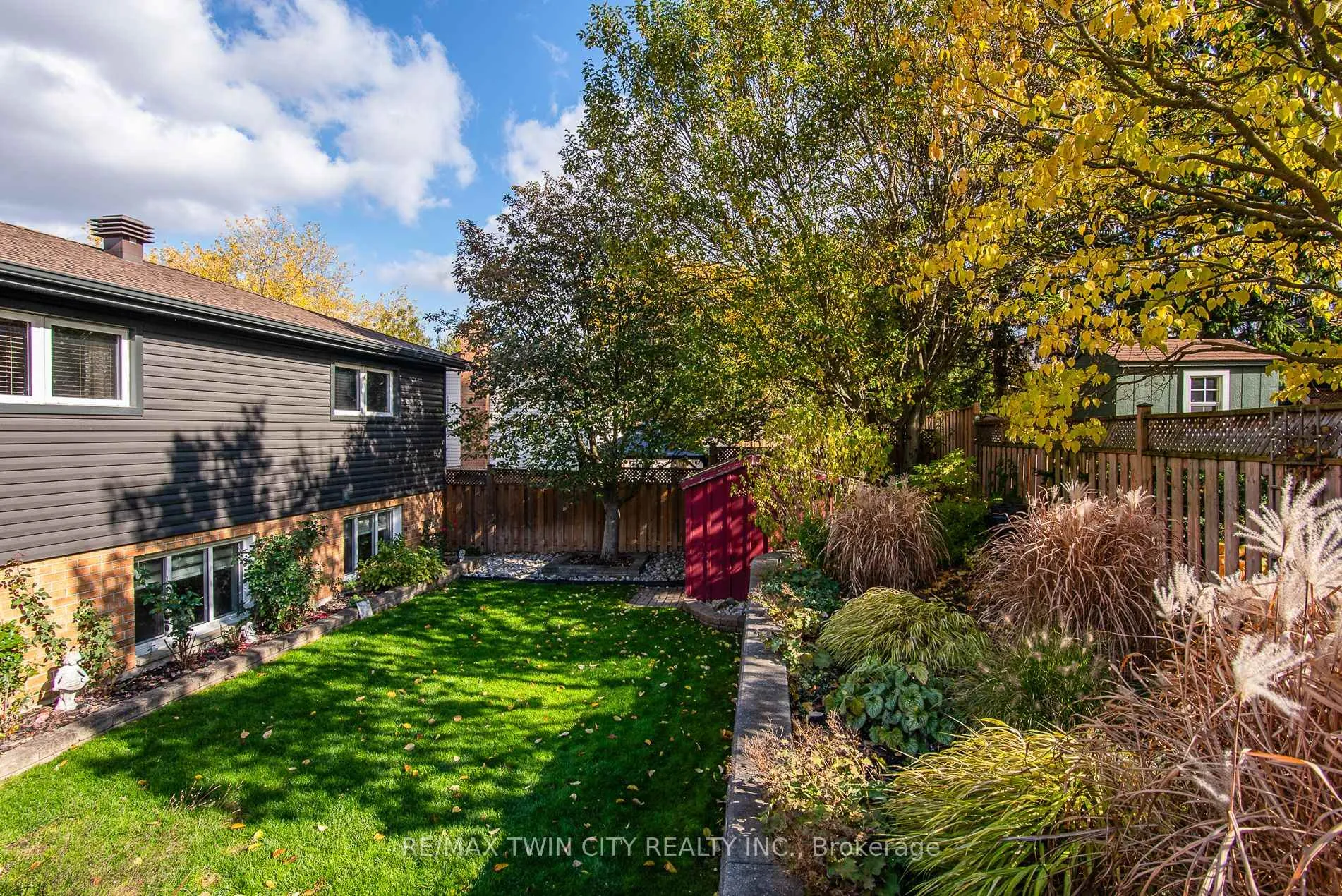 Photo 39 of 491 Appledale Crescent, Waterloo — HOMEH