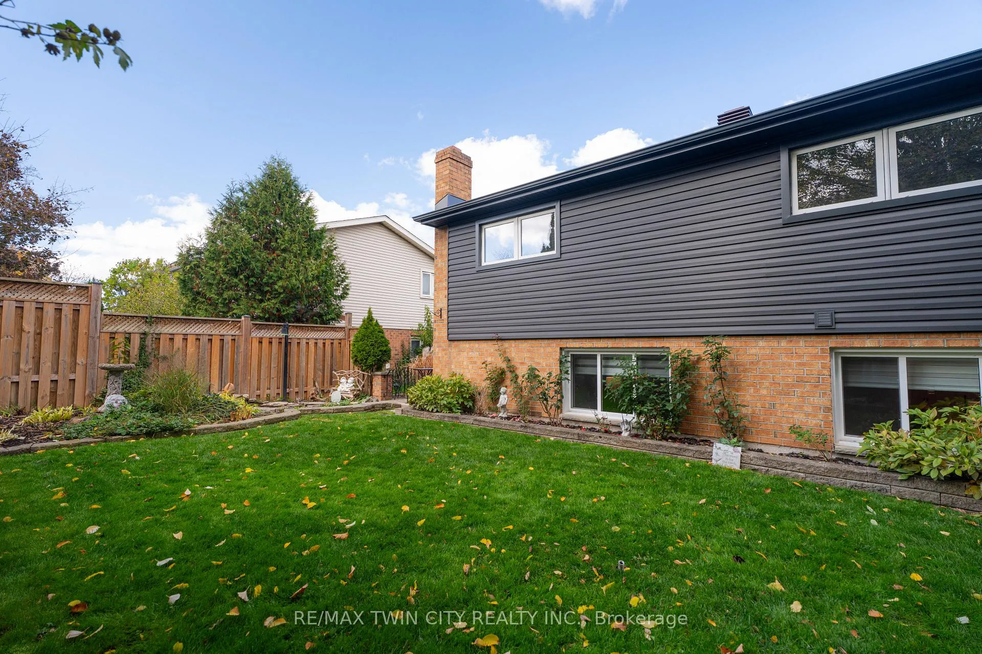 Photo 41 of 491 Appledale Crescent, Waterloo — HOMEH