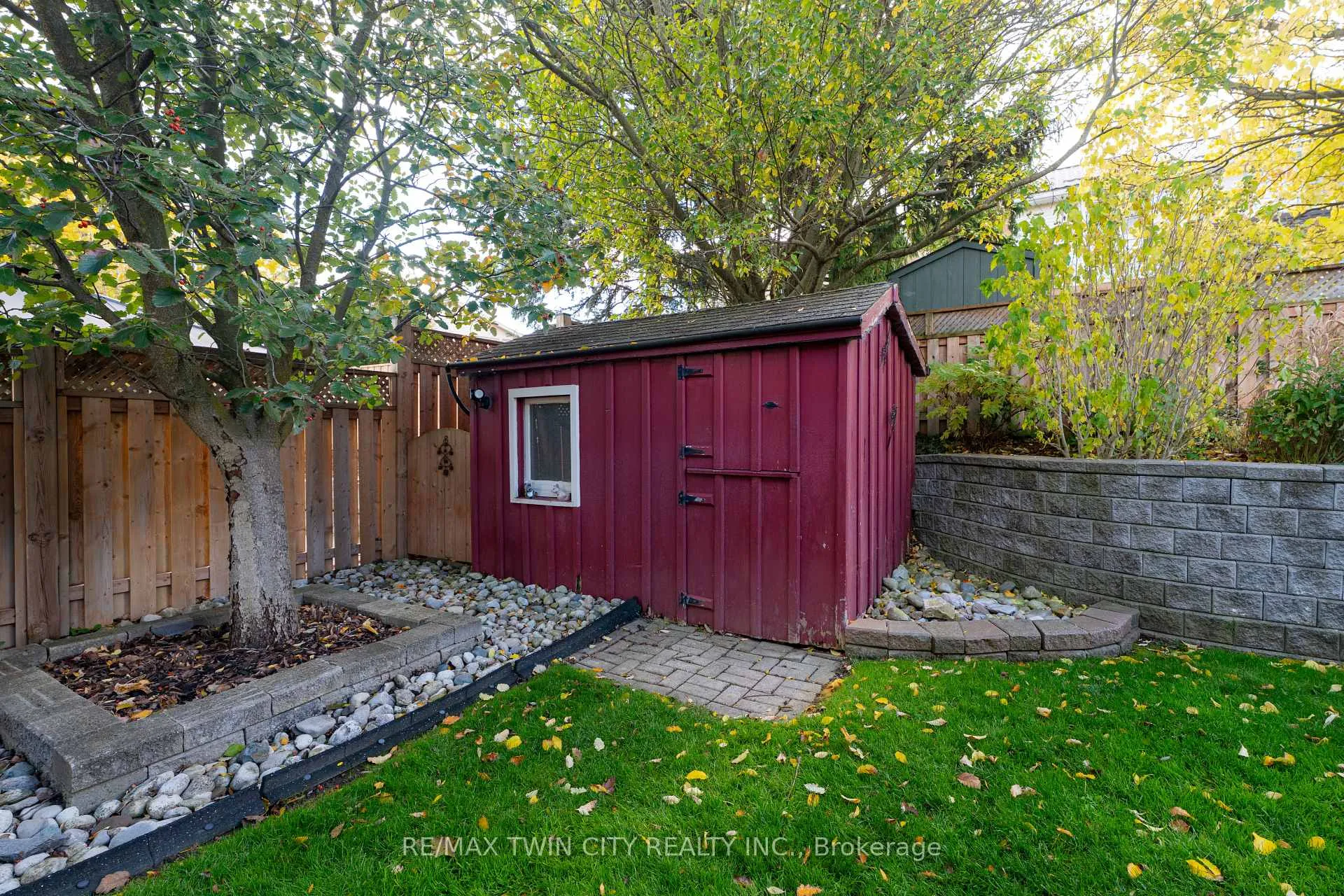 Photo 43 of 491 Appledale Crescent, Waterloo — HOMEH