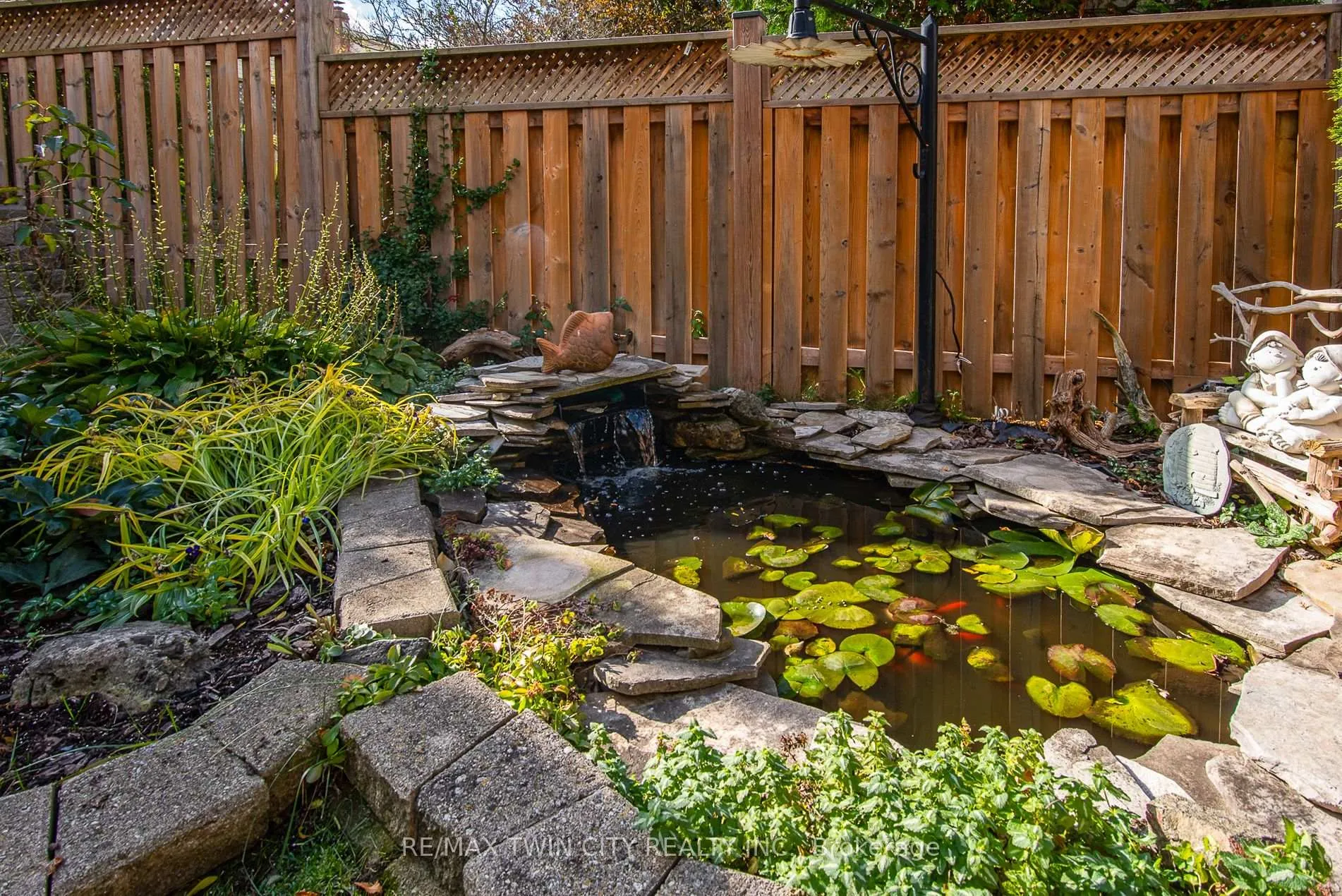 Photo 44 of 491 Appledale Crescent, Waterloo — HOMEH