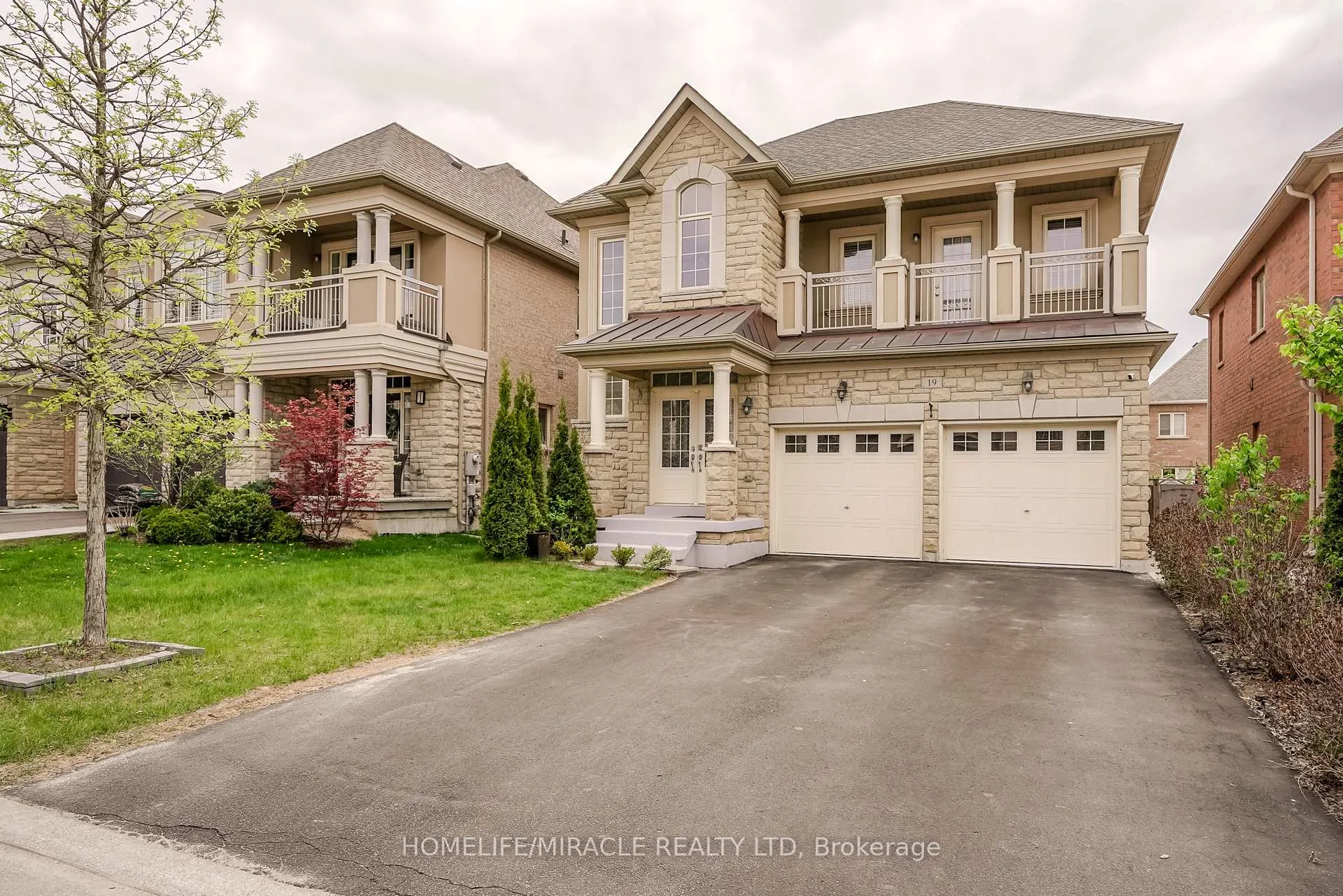 Photo 2 of 19 Wardlaw Place, Vaughan, Vellore Village — HOMEH