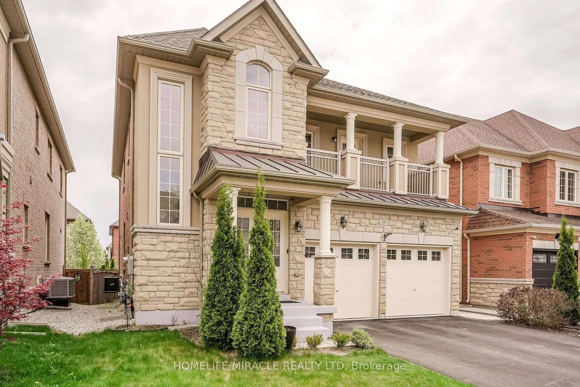 Photo 3 of 19 Wardlaw Place, Vaughan, Vellore Village — HOMEH