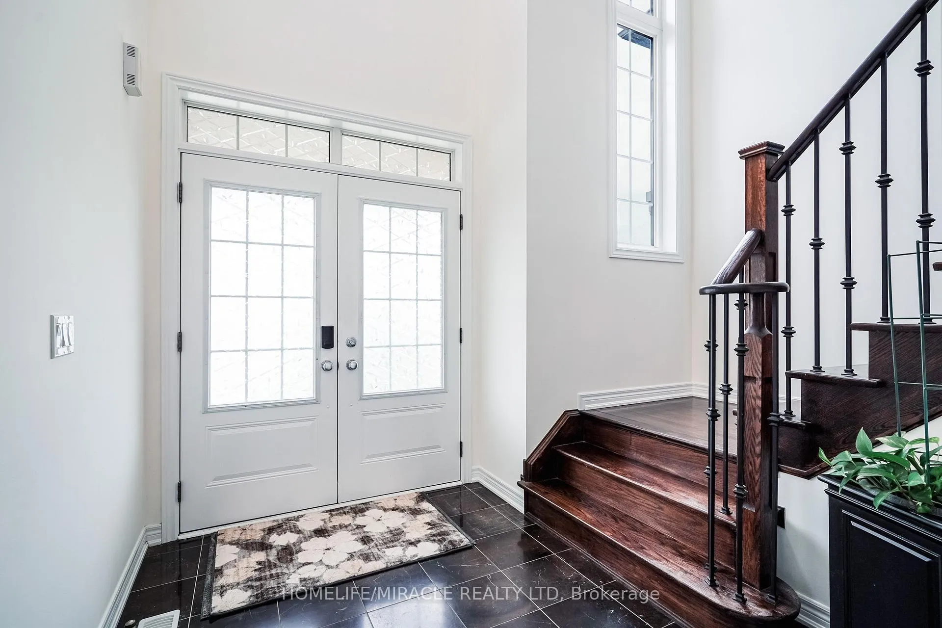 Photo 5 of 19 Wardlaw Place, Vaughan, Vellore Village — HOMEH