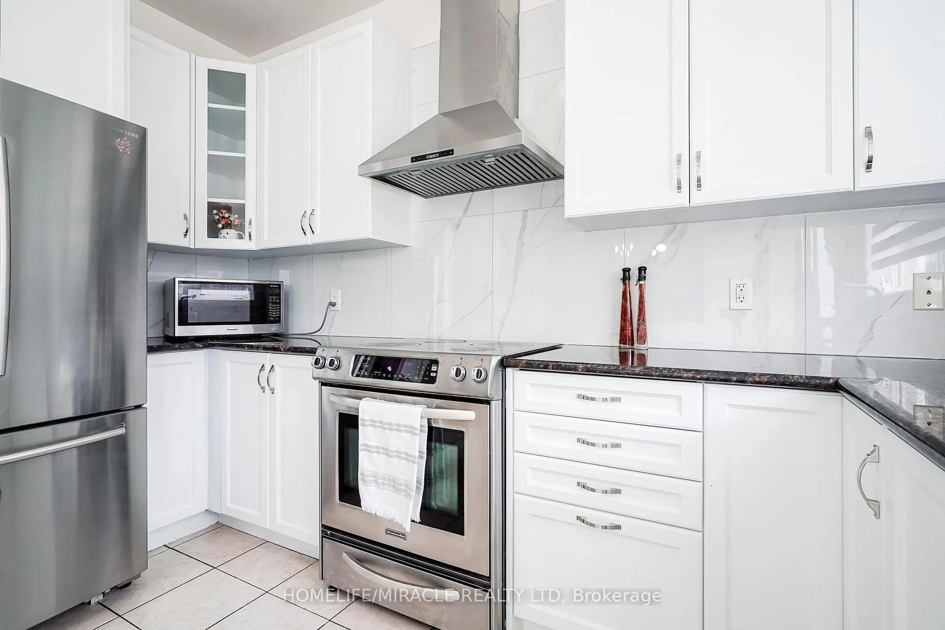 Photo 12 of 19 Wardlaw Place, Vaughan, Vellore Village — HOMEH