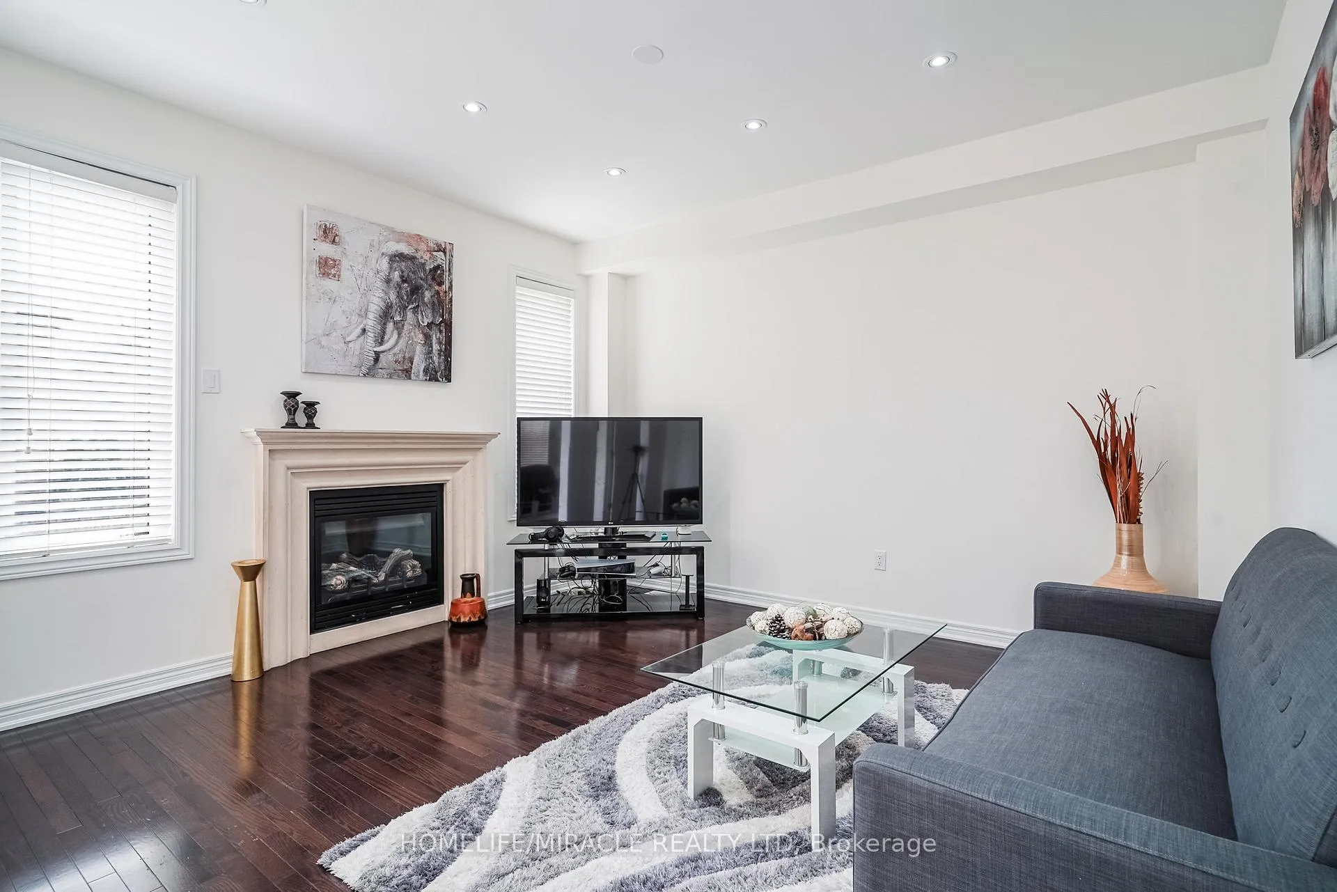Photo 16 of 19 Wardlaw Place, Vaughan, Vellore Village — HOMEH