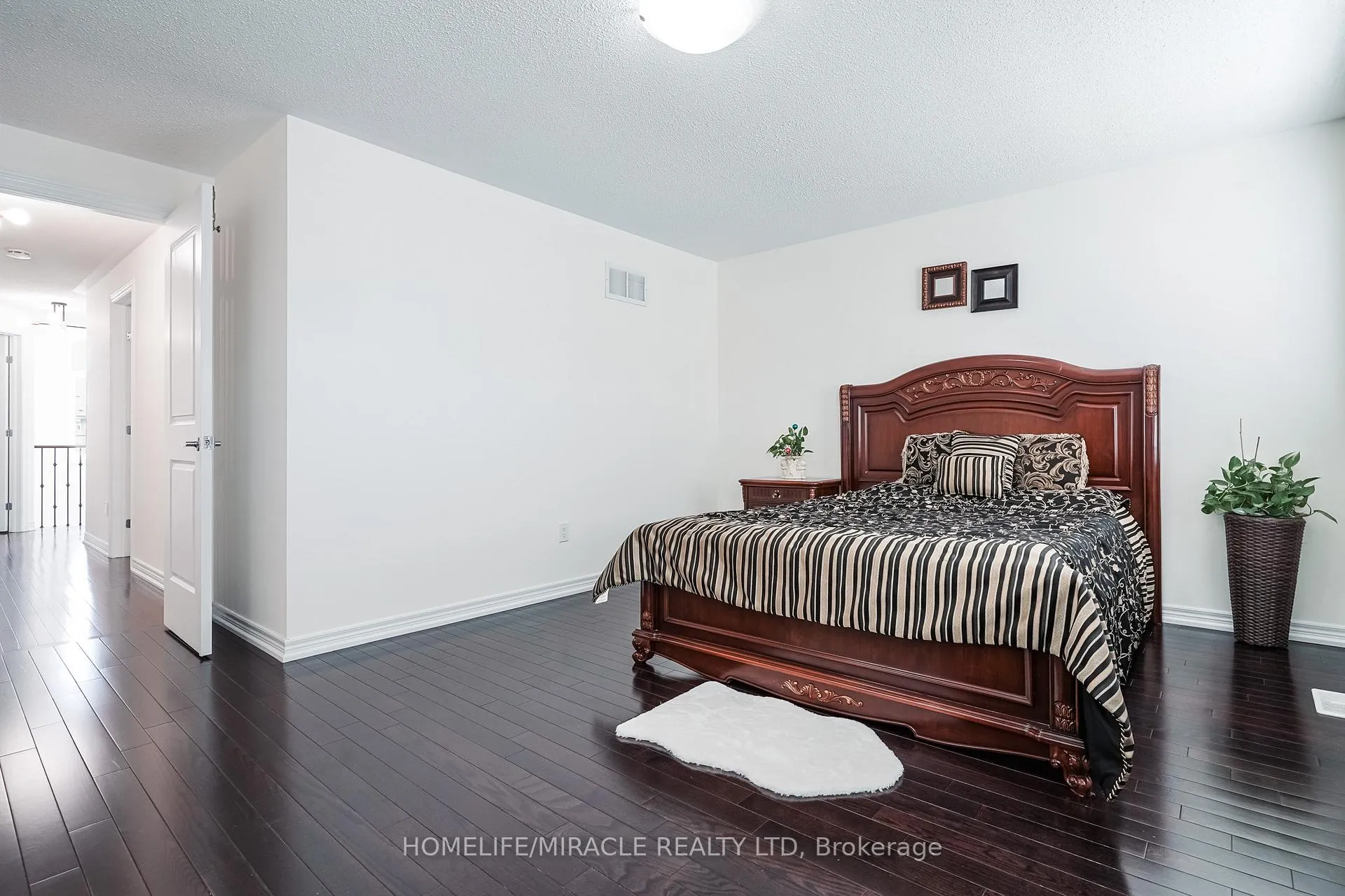Photo 23 of 19 Wardlaw Place, Vaughan, Vellore Village — HOMEH