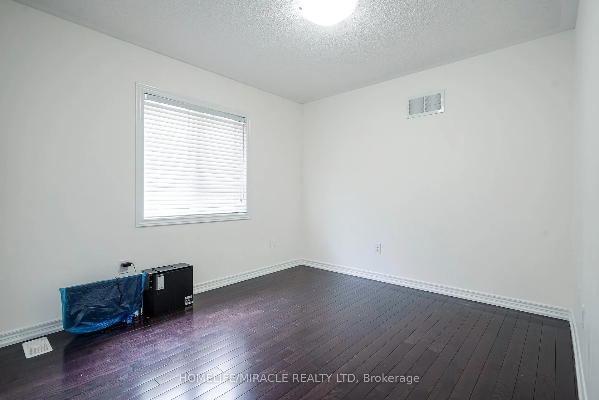 Photo 26 of 19 Wardlaw Place, Vaughan, Vellore Village — HOMEH