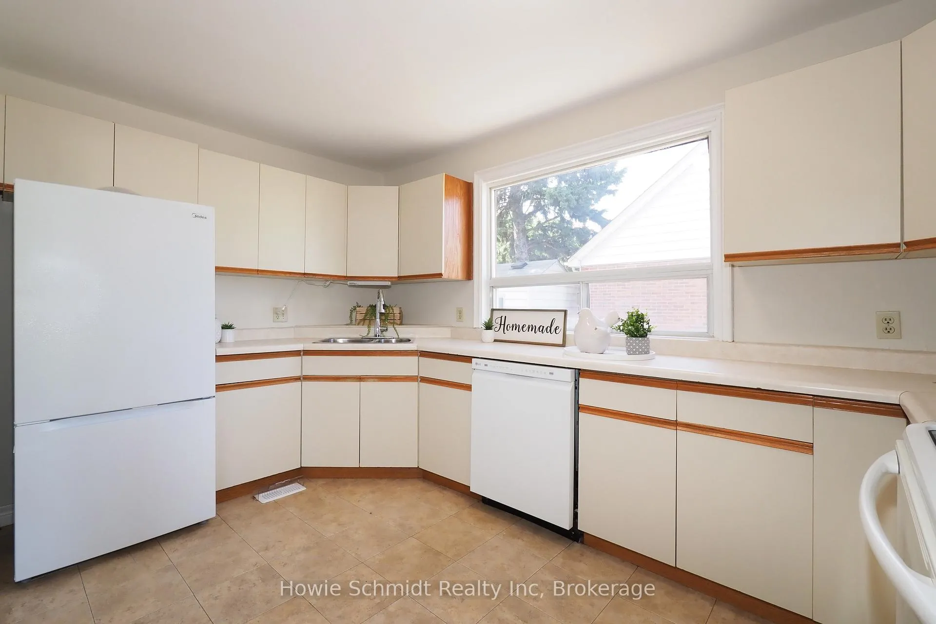 Photo 14 of 195 Sixth Avenue, Kitchener — HOMEH