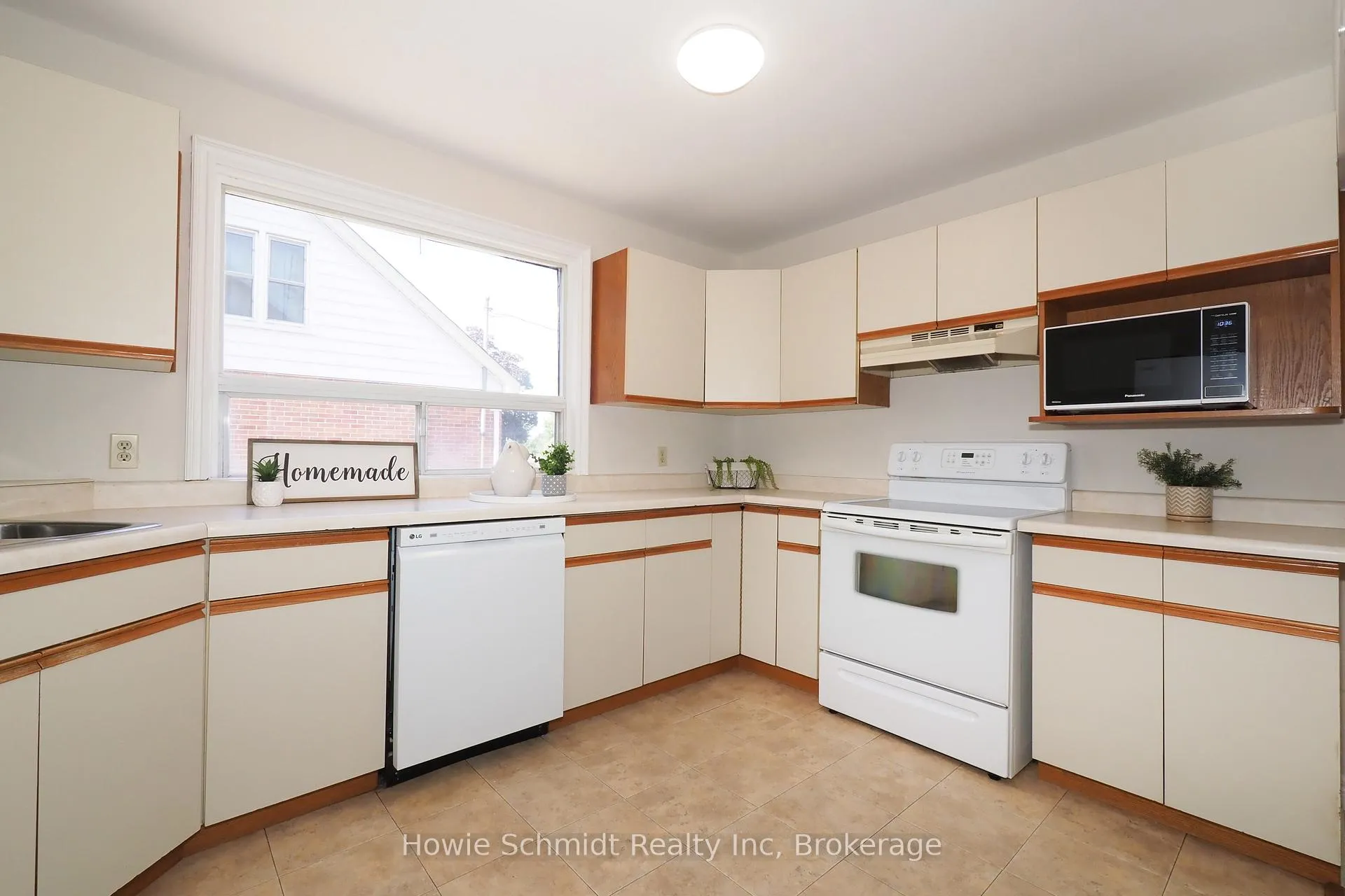 Photo 15 of 195 Sixth Avenue, Kitchener — HOMEH