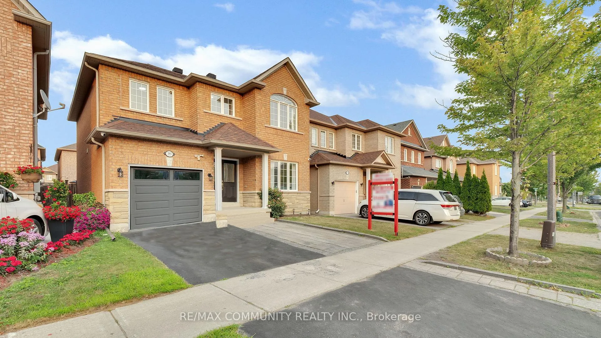 Photo 2 of 303 Williamson Road, Markham, Greensborough — HOMEH