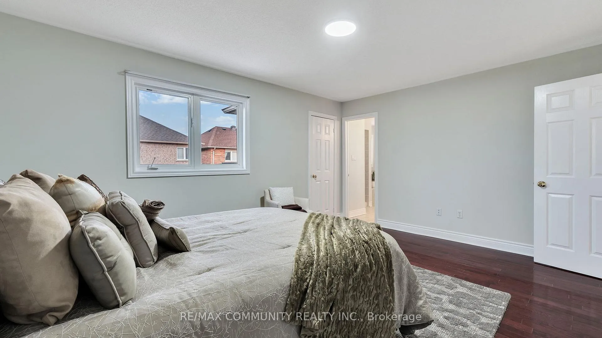 Photo 24 of 303 Williamson Road, Markham, Greensborough — HOMEH