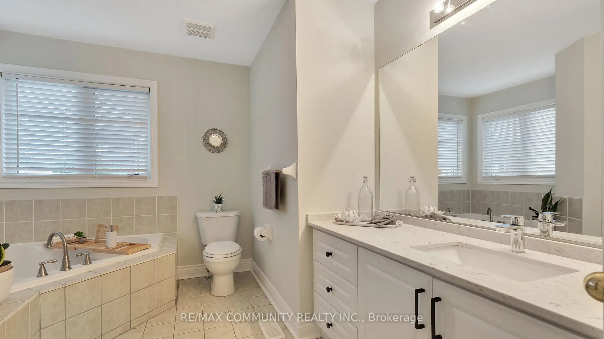 Photo 26 of 303 Williamson Road, Markham, Greensborough — HOMEH