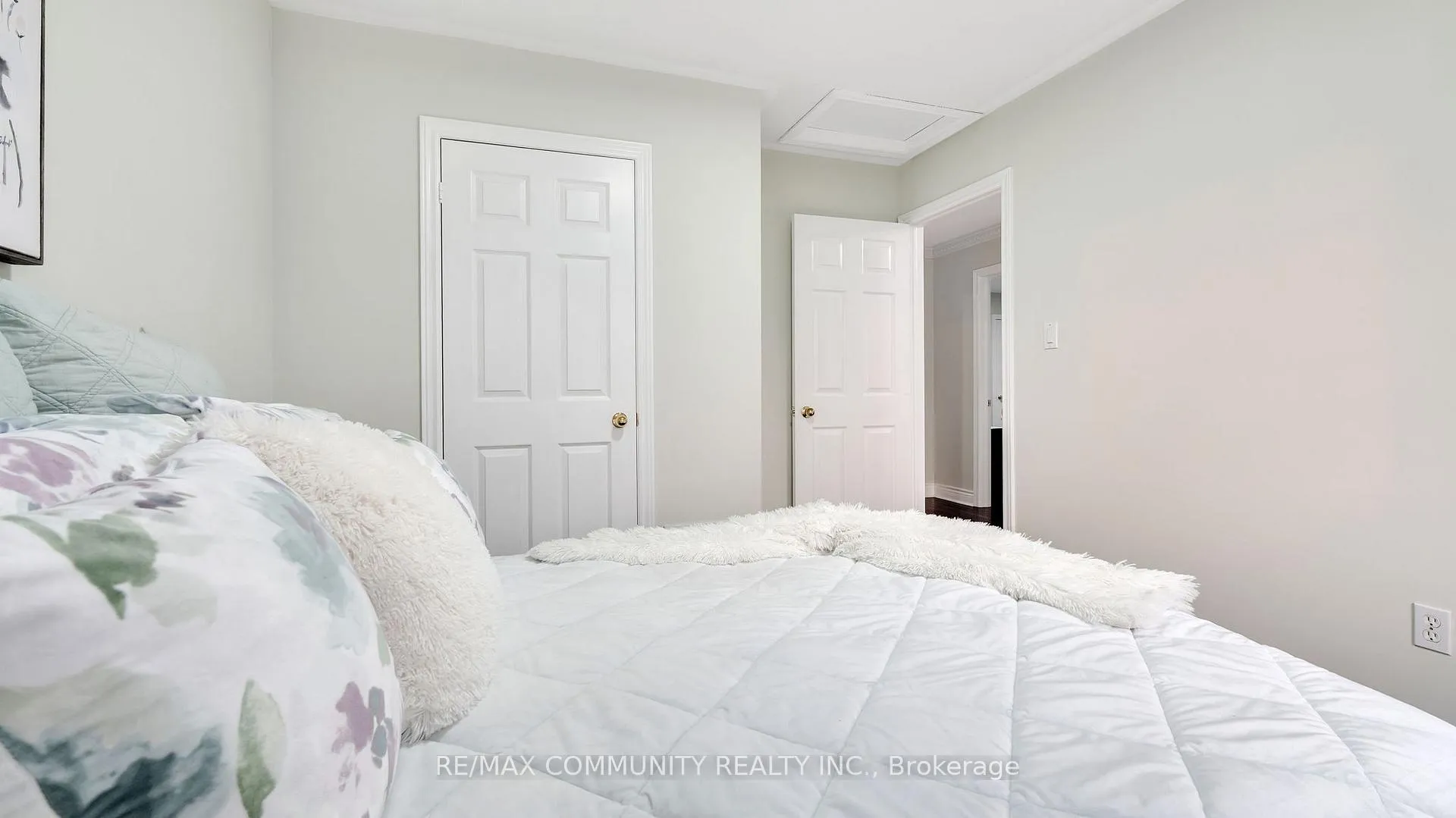 Photo 33 of 303 Williamson Road, Markham, Greensborough — HOMEH