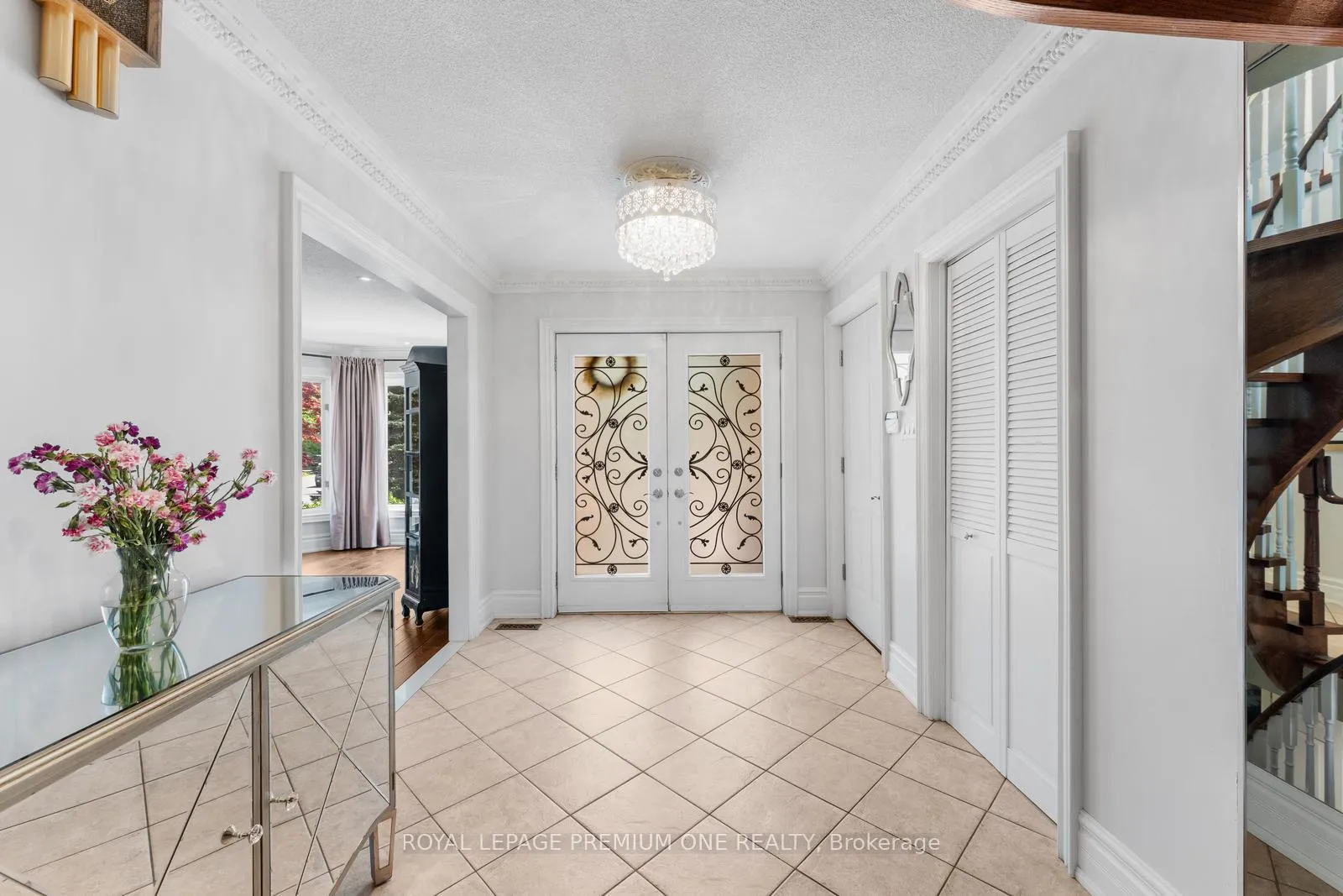 Photo 2 of 2 Angel View Court, Vaughan, Maple — HOMEH