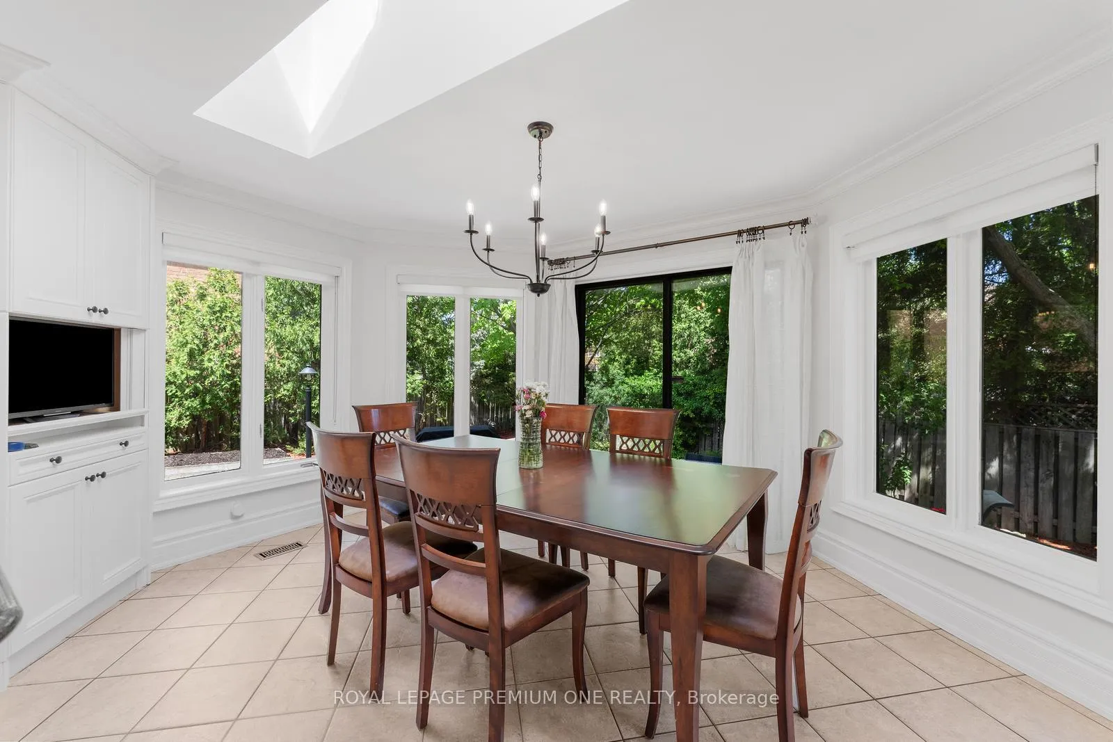 Photo 8 of 2 Angel View Court, Vaughan, Maple — HOMEH