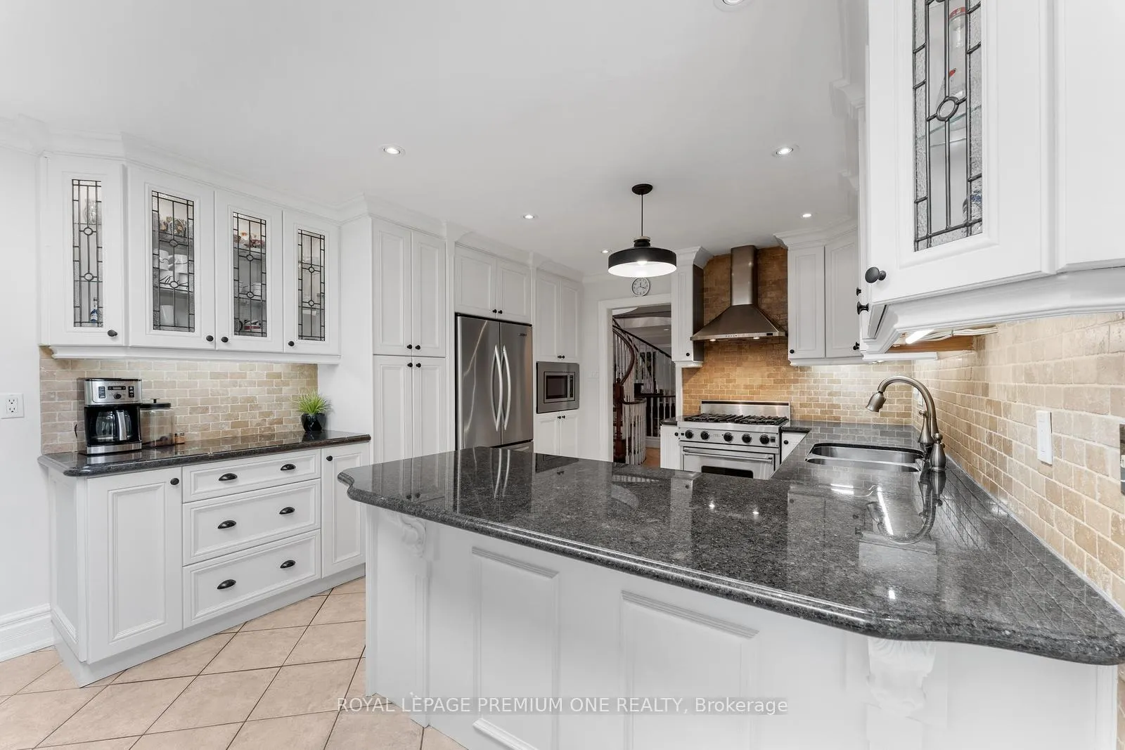 Photo 9 of 2 Angel View Court, Vaughan, Maple — HOMEH