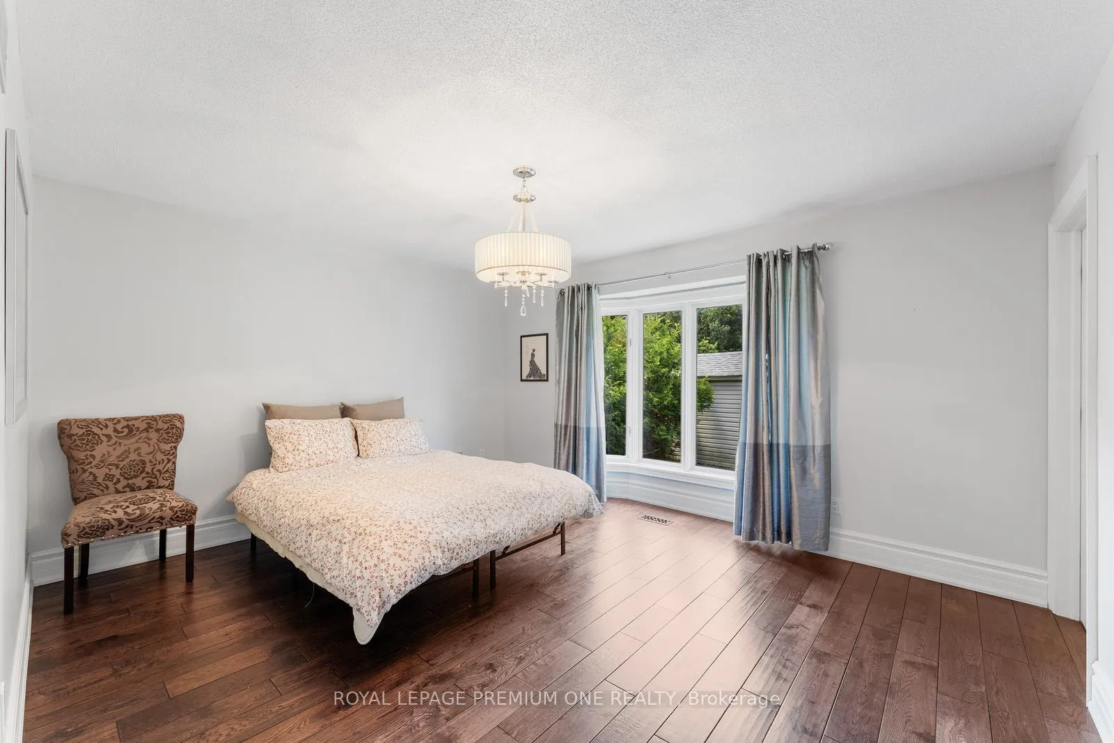 Photo 11 of 2 Angel View Court, Vaughan, Maple — HOMEH