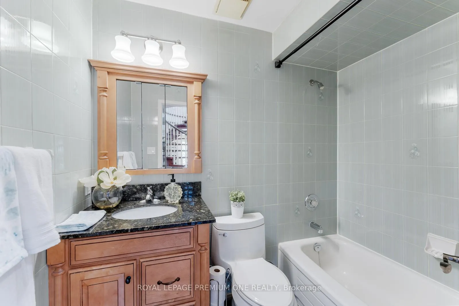 Photo 15 of 2 Angel View Court, Vaughan, Maple — HOMEH