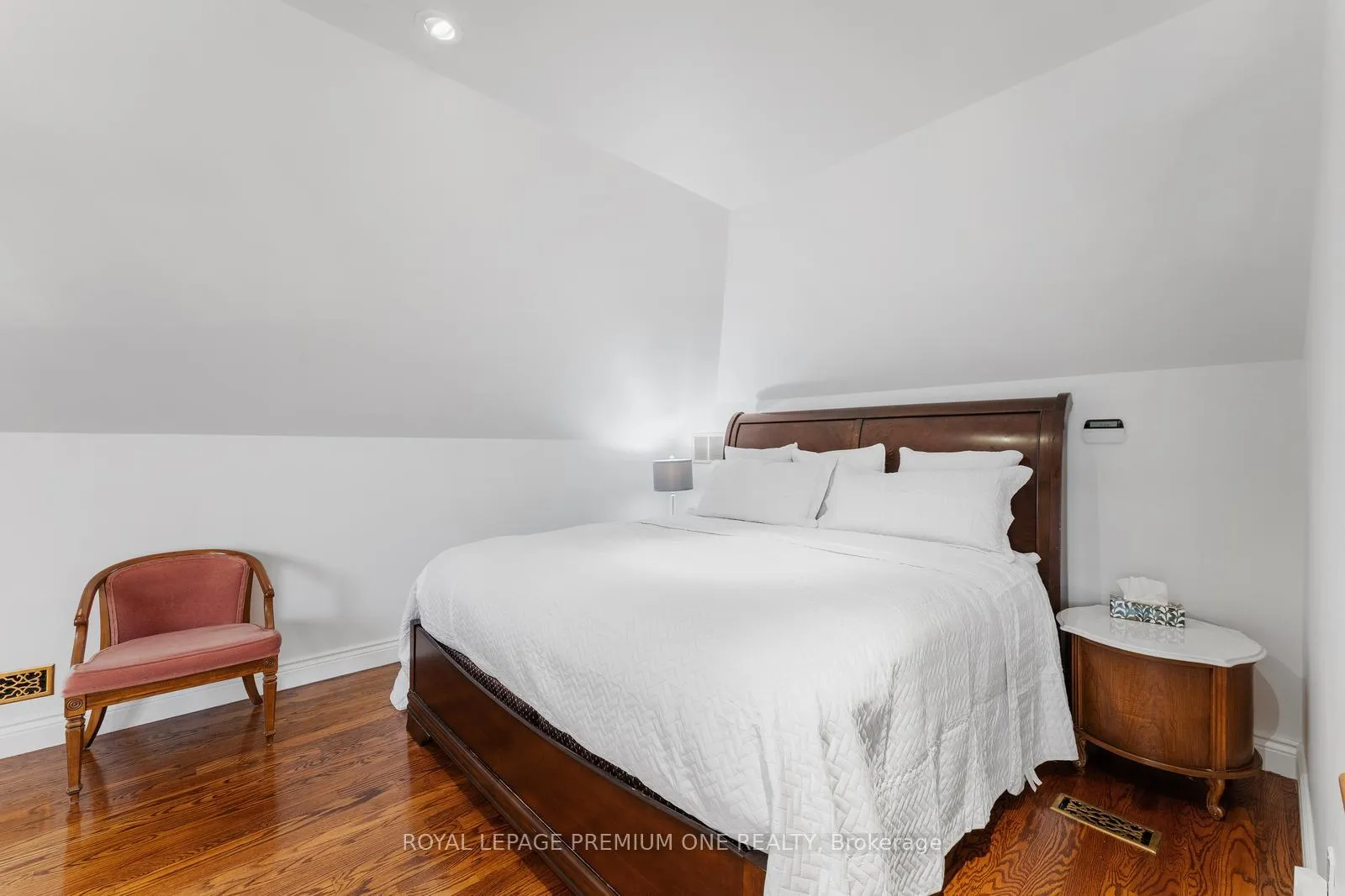 Photo 17 of 2 Angel View Court, Vaughan, Maple — HOMEH