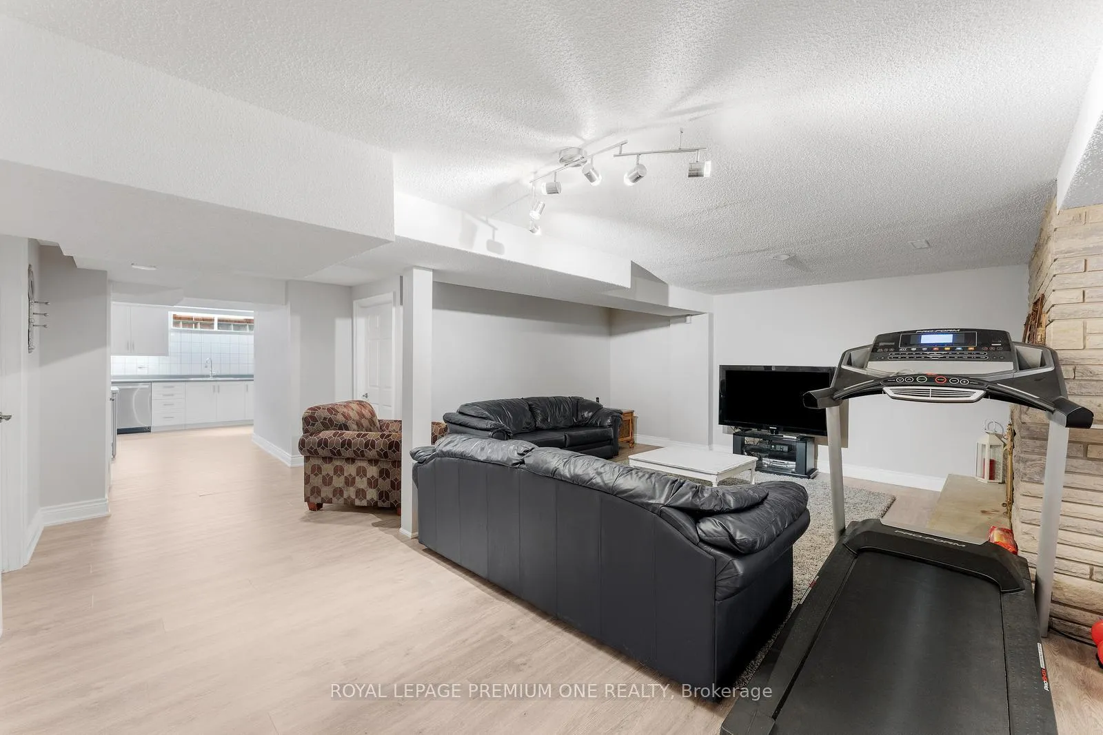 Photo 19 of 2 Angel View Court, Vaughan, Maple — HOMEH