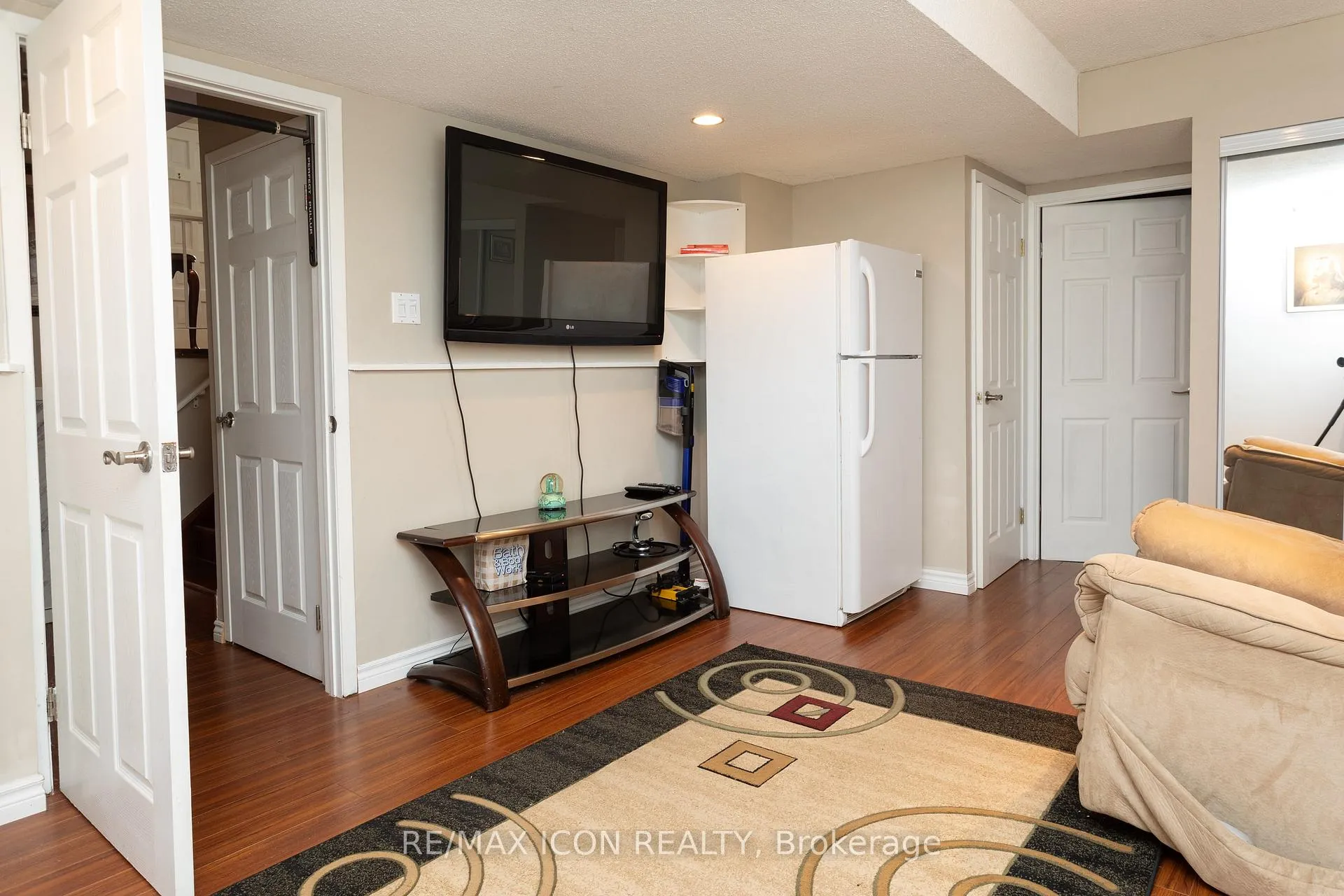 Photo 21 of 107 Roseneath Crescent, Kitchener — HOMEH