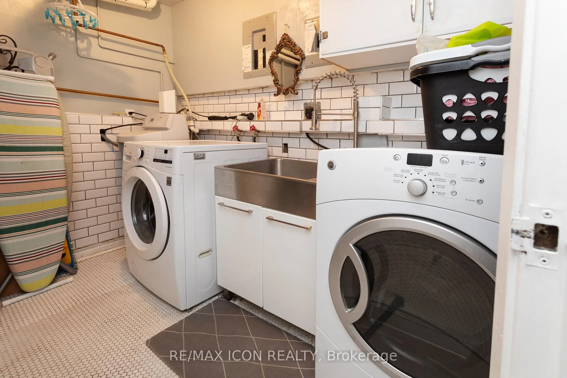 Photo 25 of 107 Roseneath Crescent, Kitchener — HOMEH