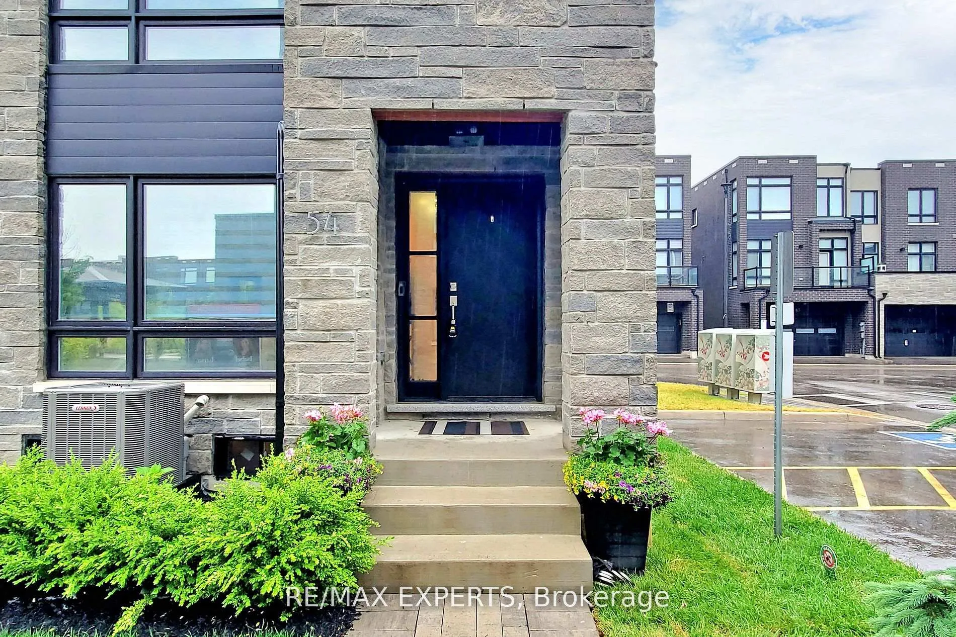 Photo 3 of 54 Carpaccio Avenue, Vaughan, Vellore Village — HOMEH