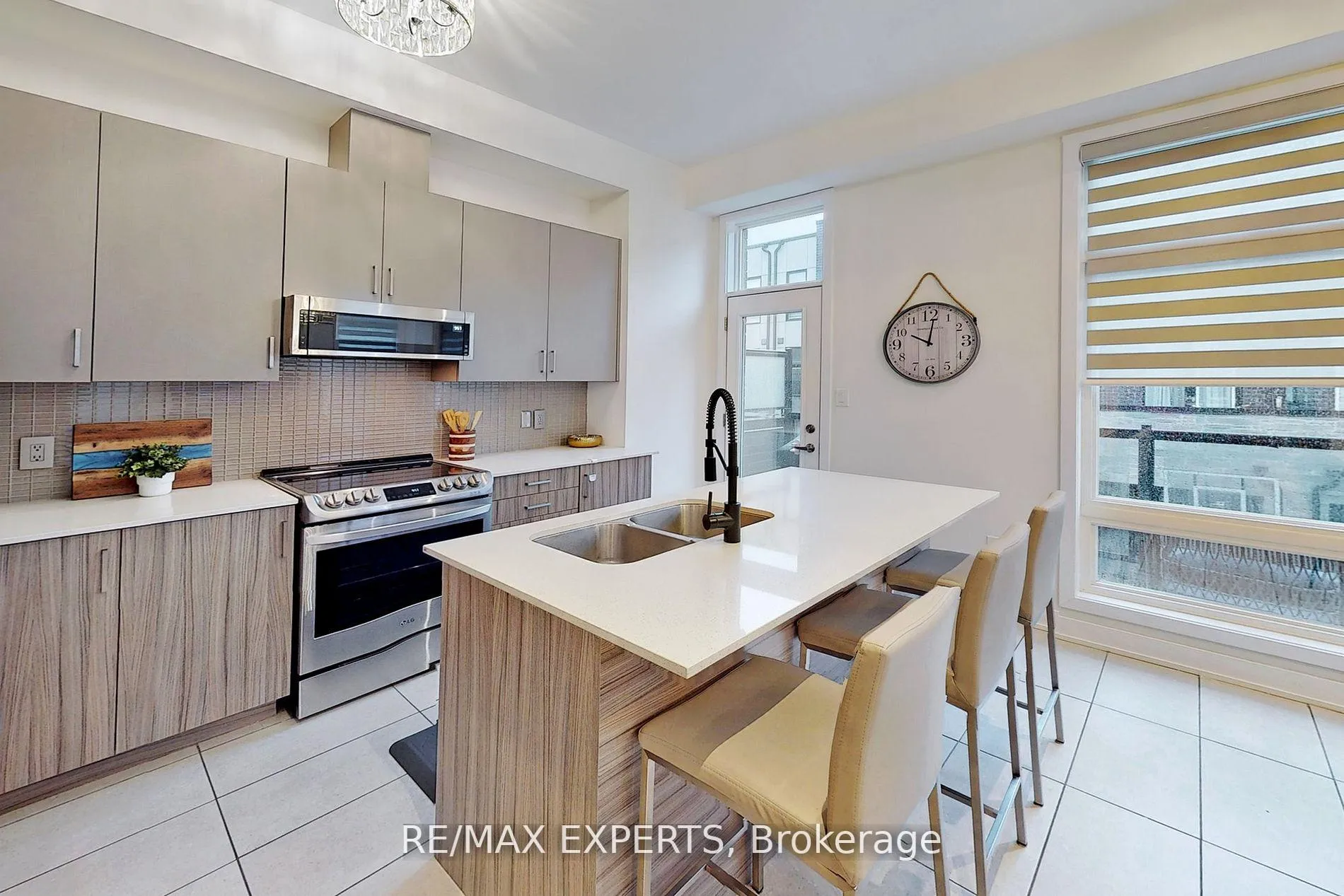 Photo 12 of 54 Carpaccio Avenue, Vaughan, Vellore Village — HOMEH